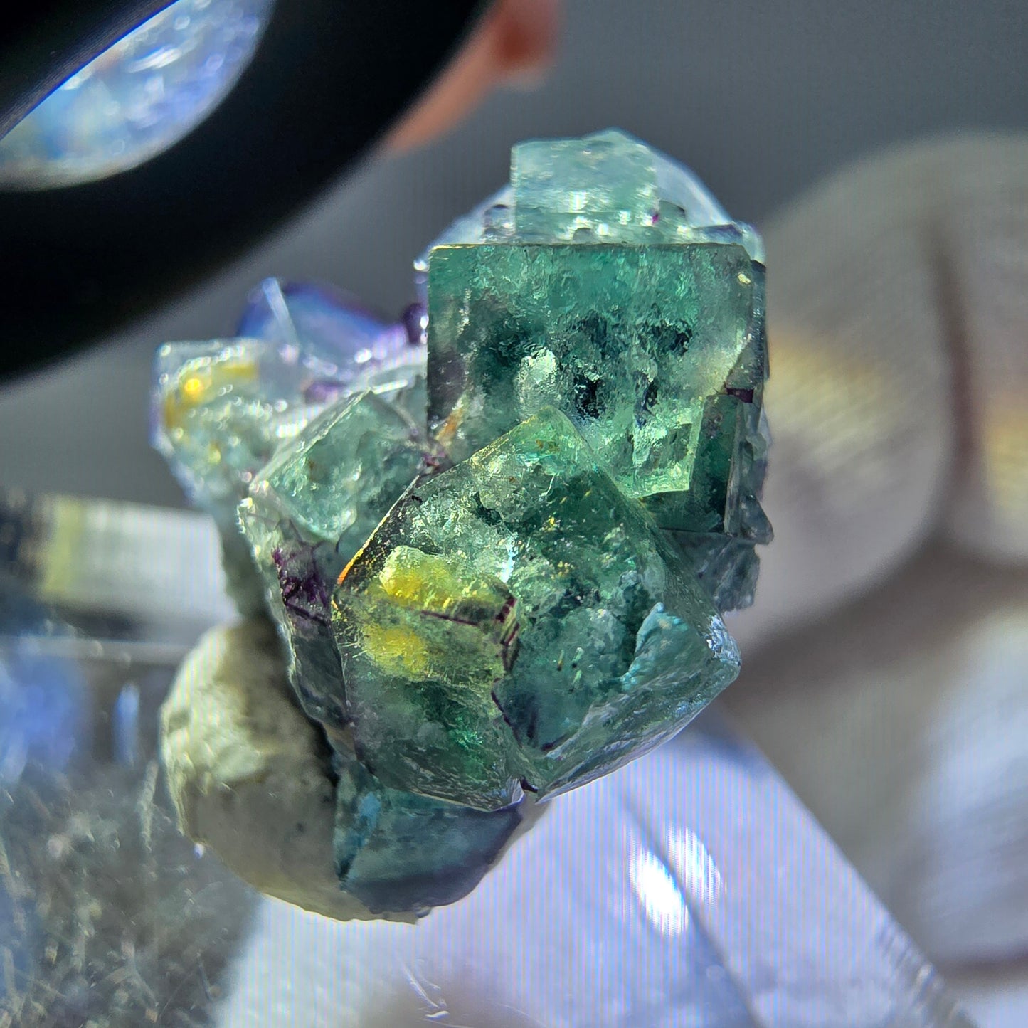 Spécimen de cube de fluorite fantôme zonal, de muscovite et de tourmaline Schorl, Erongo, Namibie, 22 x 19 x 14 mm