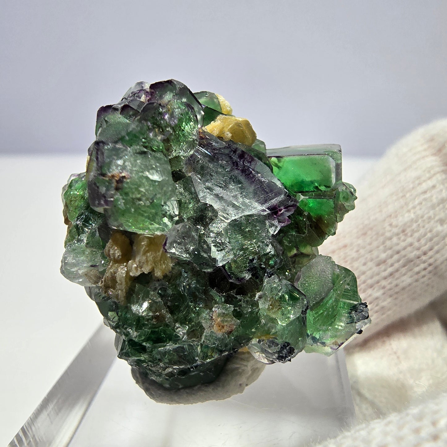 Spécimen de cube de fluorite fantôme zonal, de muscovite et de tourmaline Schorl, Erongo, Namibie, 27 x 25 x 24 mm