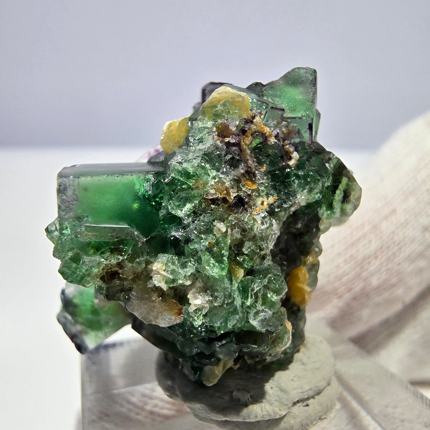 Spécimen de cube de fluorite fantôme zonal, de muscovite et de tourmaline Schorl, Erongo, Namibie, 27 x 25 x 24 mm