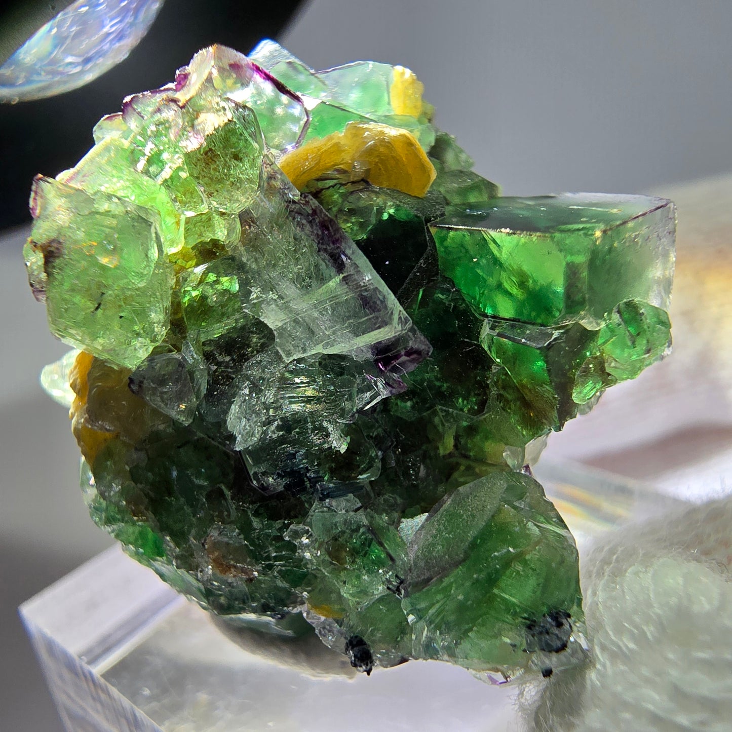 Spécimen de cube de fluorite fantôme zonal, de muscovite et de tourmaline Schorl, Erongo, Namibie, 27 x 25 x 24 mm
