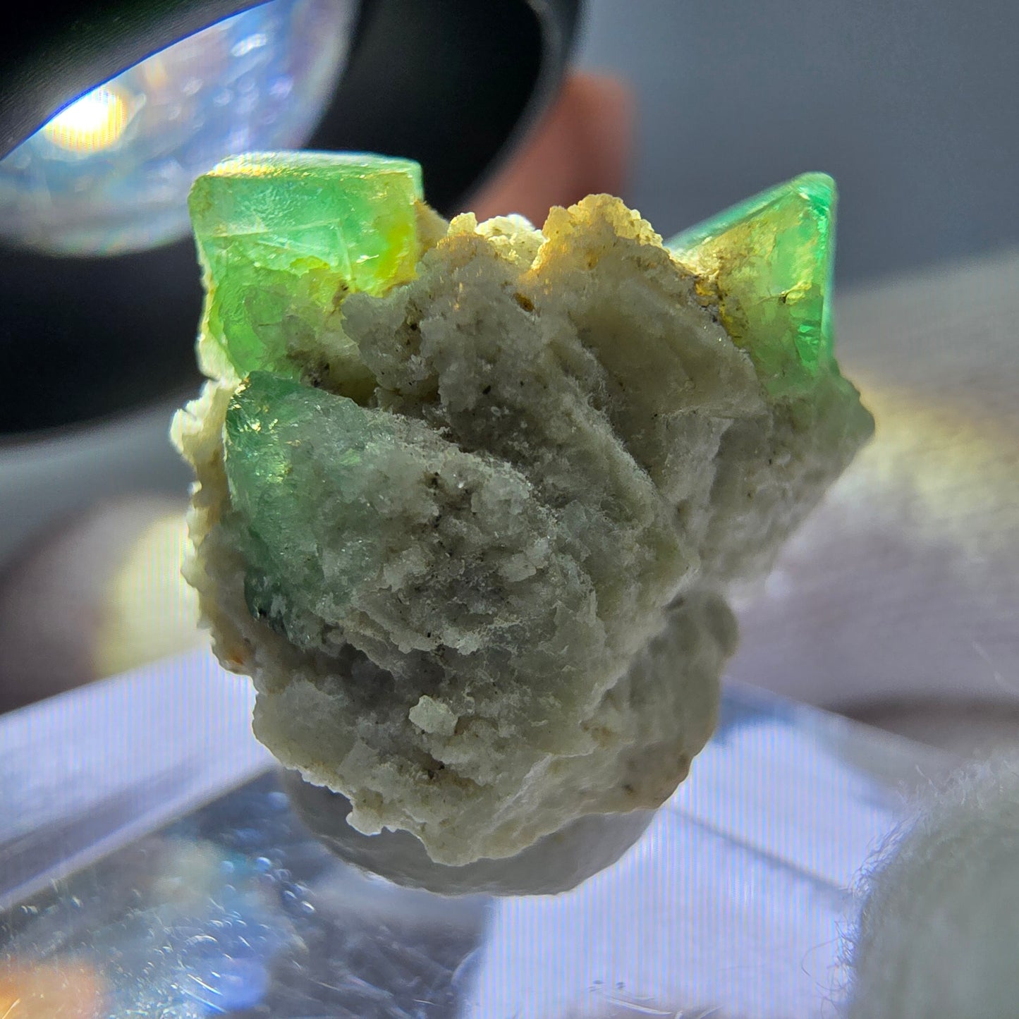 Spécimen de tourmaline Schorl et d'orthose cubique de fluorite fantôme, Erongo, Namibie, 20 x 17 x 16 mm