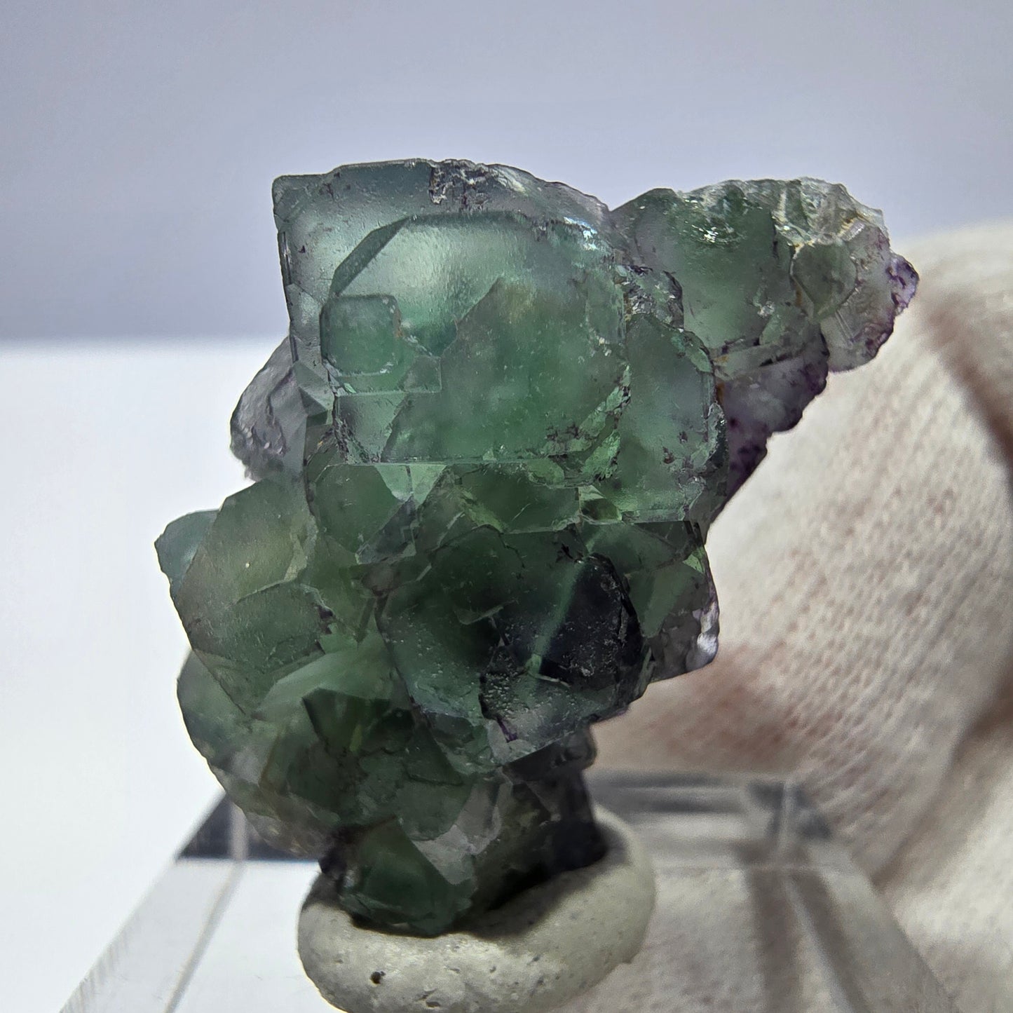 Spécimen de cube de fluorite fantôme zonal, de muscovite et de tourmaline Schorl, Erongo, Namibie, 30 x 22 x 20 mm