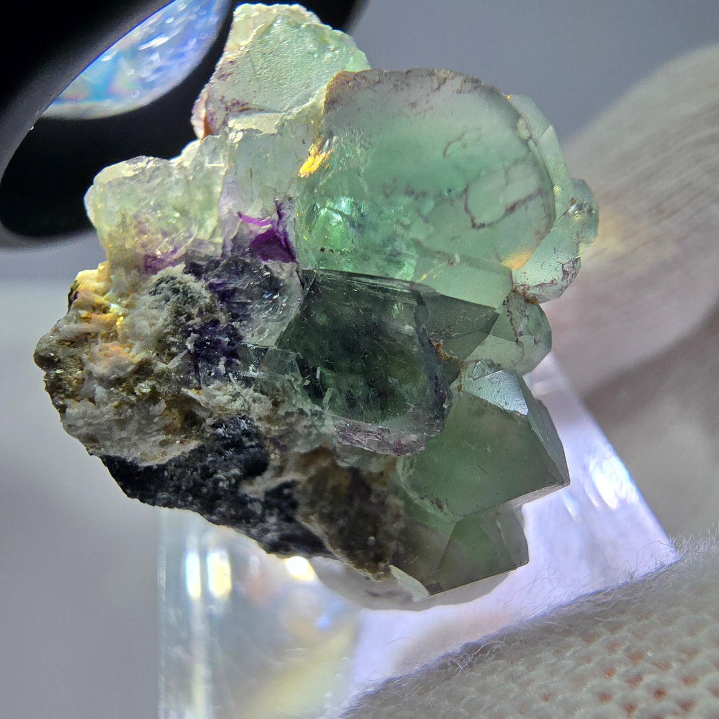Spécimen de cube de fluorite fantôme zonal, de muscovite et de tourmaline Schorl, Erongo, Namibie, 30 x 22 x 20 mm