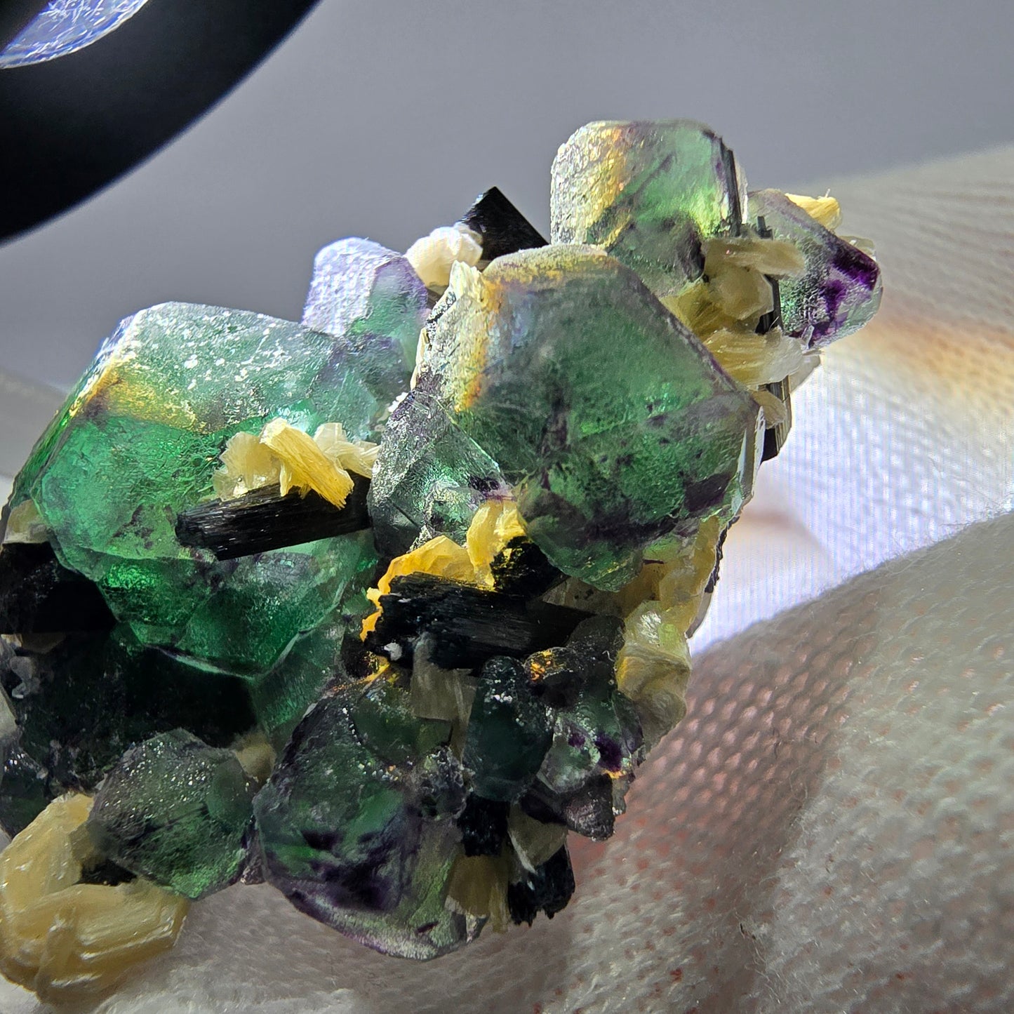 Cube de fluorite fantôme hexagonal, muscovite, tourmaline Schörl Erongo, Namibie 41*28*21mm
