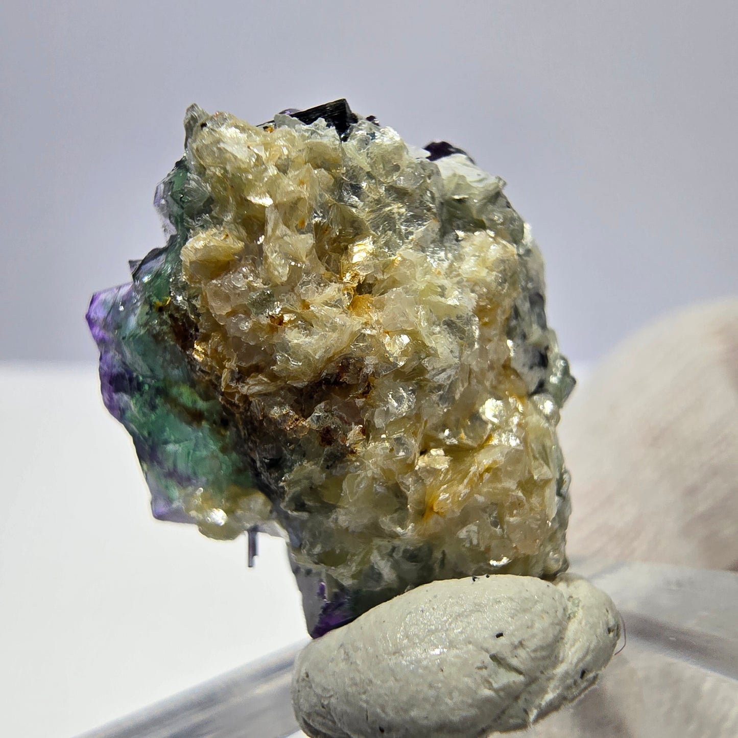 Spécimen de cube de fluorite fantôme zonal, de muscovite et de tourmaline Schorl, Erongo, Namibie, 24 x 18 x 11 mm