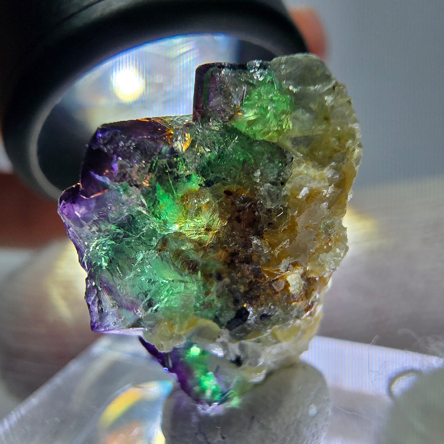 Spécimen de cube de fluorite fantôme zonal, de muscovite et de tourmaline Schorl, Erongo, Namibie, 24 x 18 x 11 mm