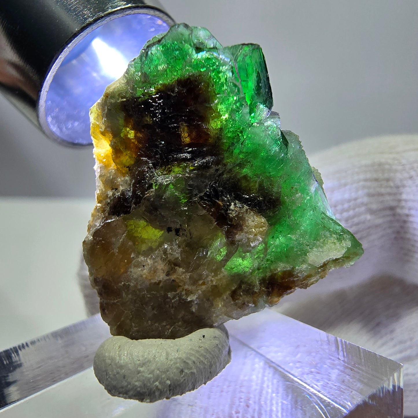 Cube de fluorite fantôme zonal, tourmaline hyalite muscovite Schörl, Erongo, Namibie 24 x 22 x 11 mm