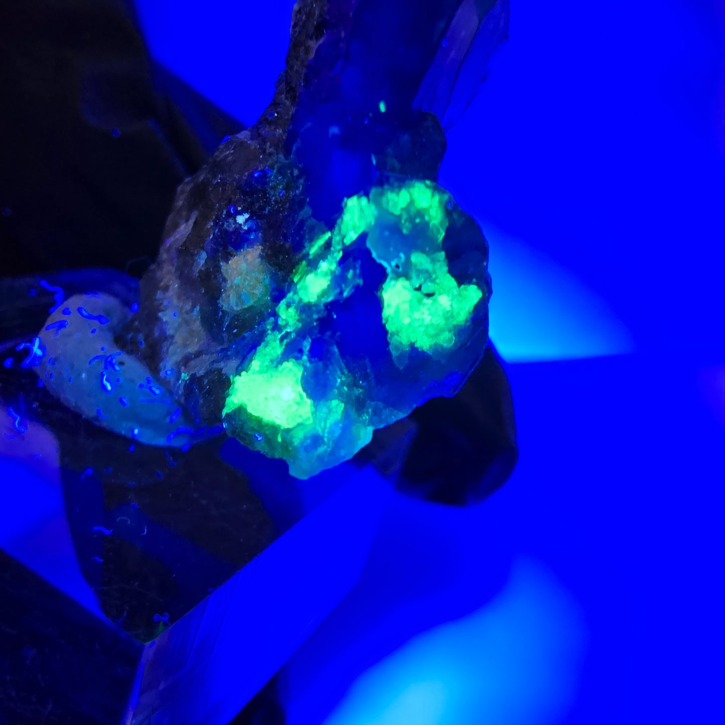 Cube de fluorite fantôme zonal, tourmaline hyalite muscovite Schörl, Erongo, Namibie 24 x 22 x 11 mm