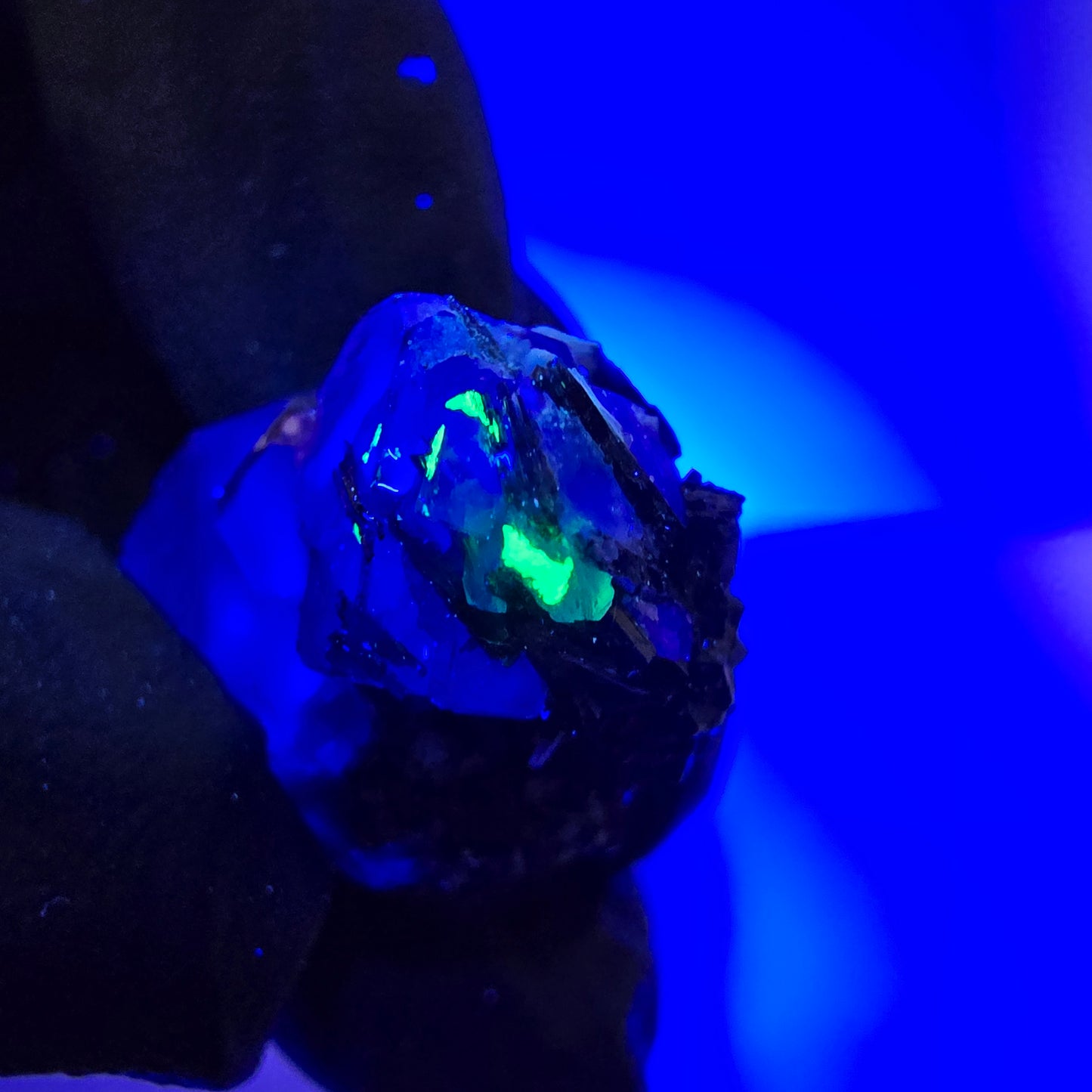 Cube de fluorite fantôme zonal, tourmaline muscovite Schörl hyalite Erongo, Namibie 21 x 15 x 15 mm