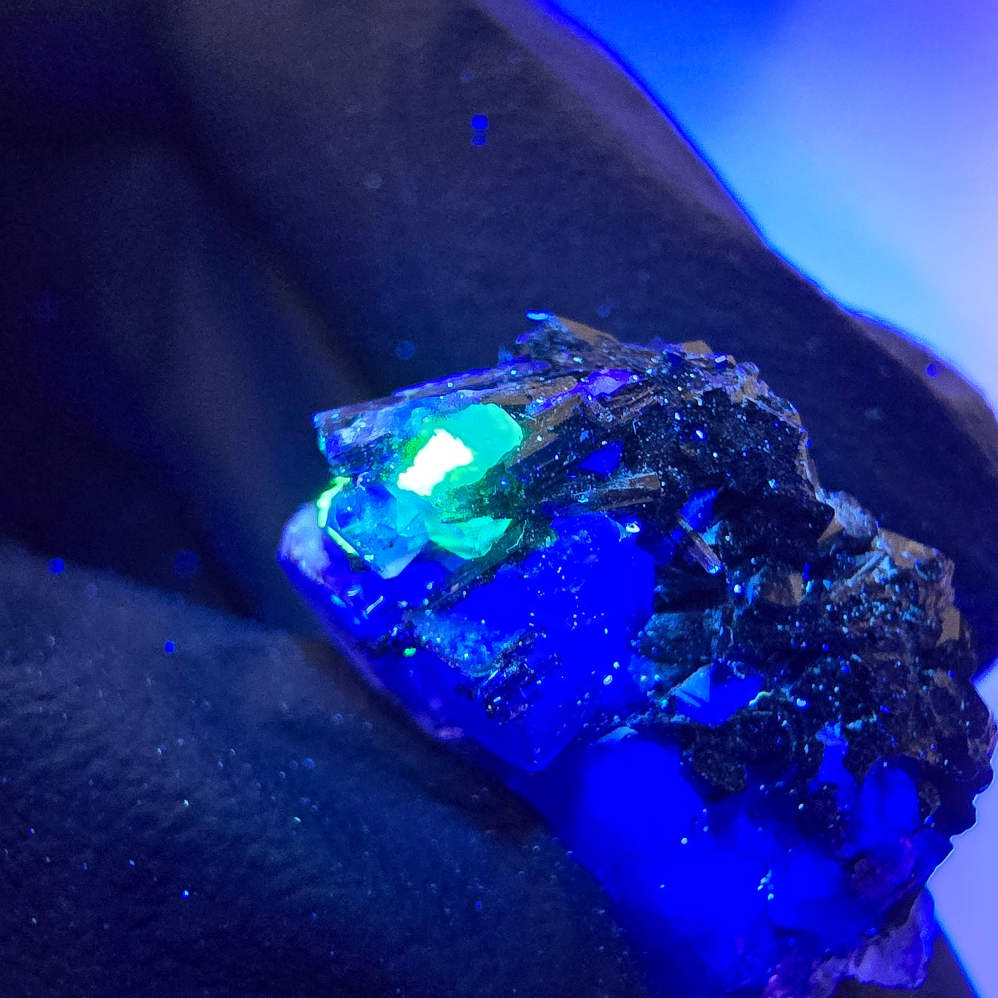 Cube de fluorite fantôme zonal, tourmaline muscovite Schörl hyalite Erongo, Namibie 21 x 15 x 15 mm