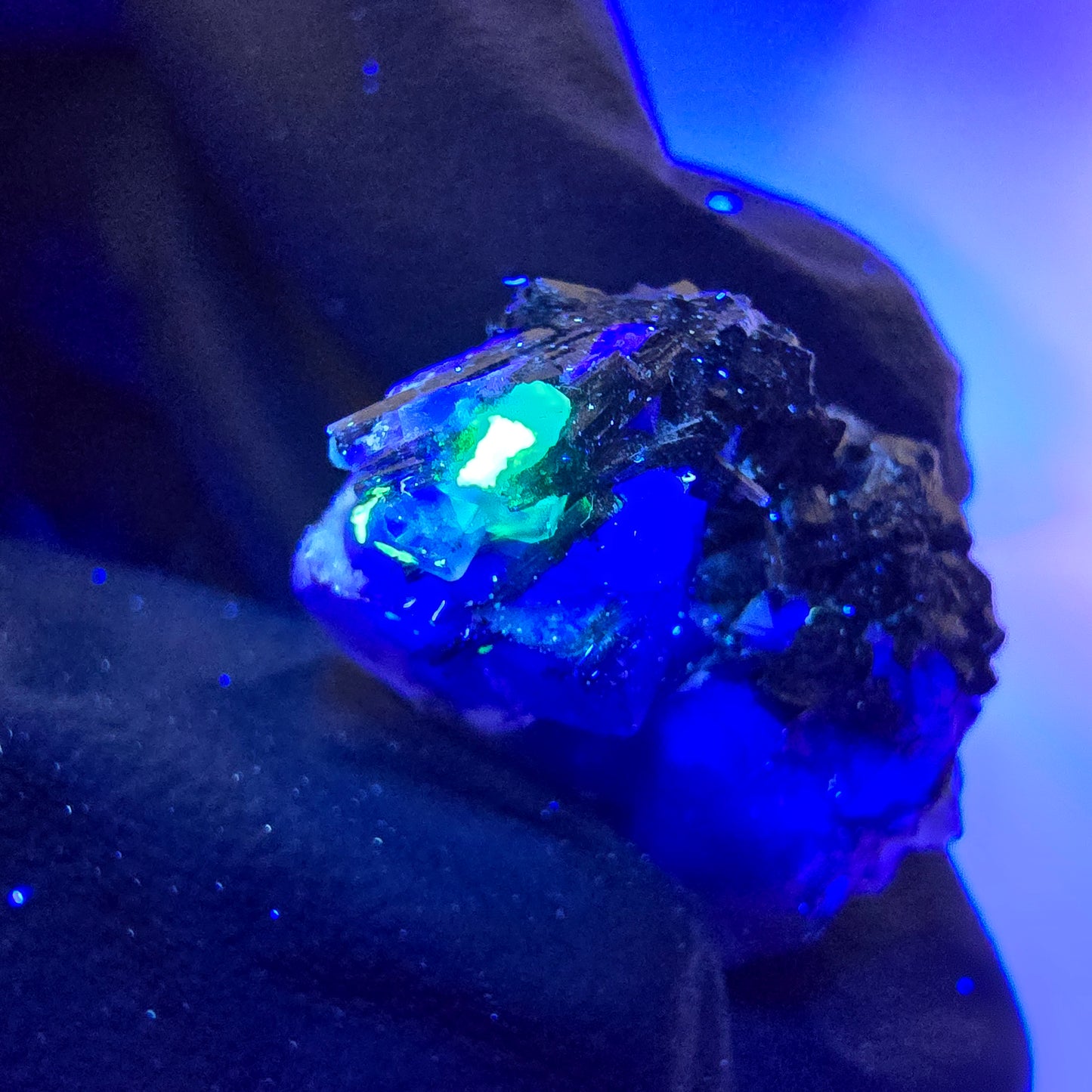 Cube de fluorite fantôme zonal, tourmaline muscovite Schörl hyalite Erongo, Namibie 21 x 15 x 15 mm