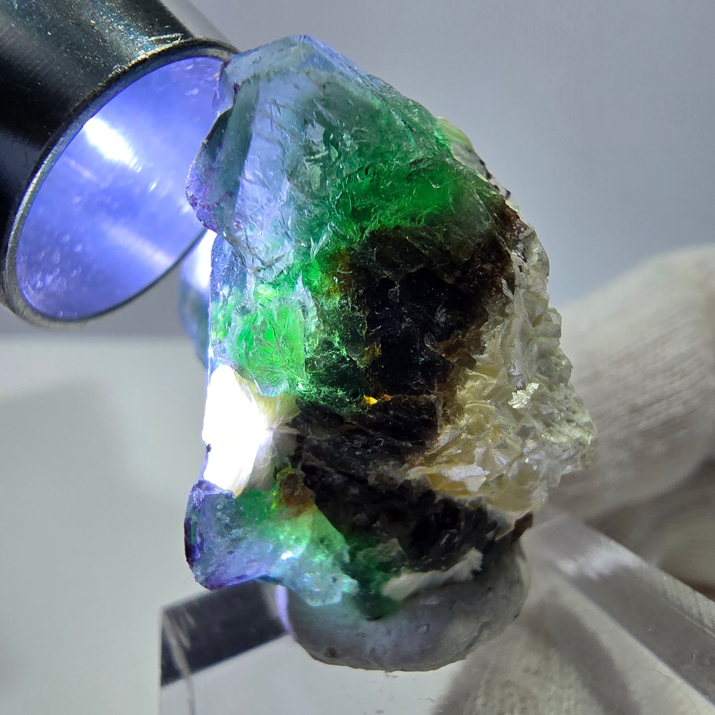 Spécimen de cube de fluorite fantôme zonal, de muscovite et de tourmaline Schorl, Erongo, Namibie, 32 x 26 x 20 mm