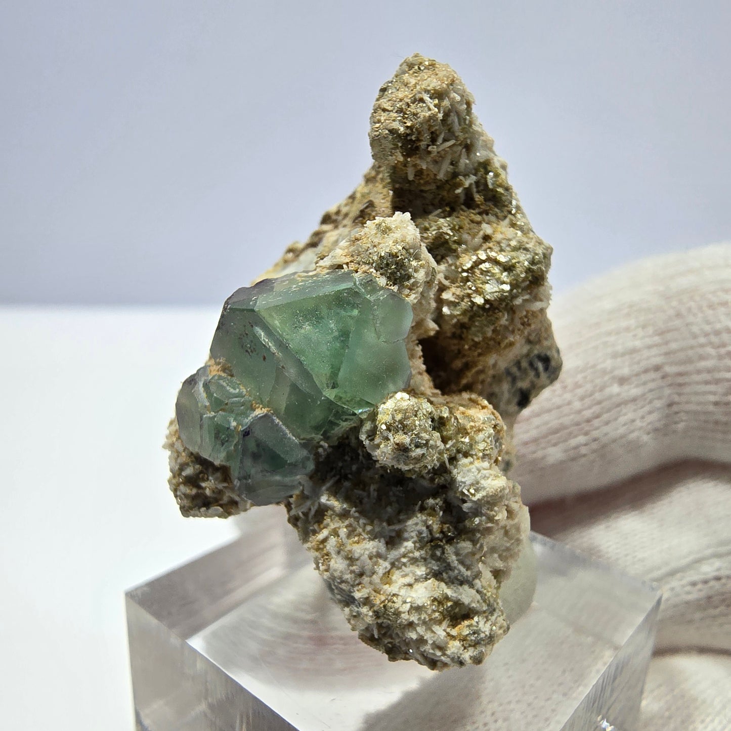 Spécimen de cube de fluorite fantôme zonal, de muscovite et de tourmaline Schorl, Erongo, Namibie, 37 x 25 x 21 mm