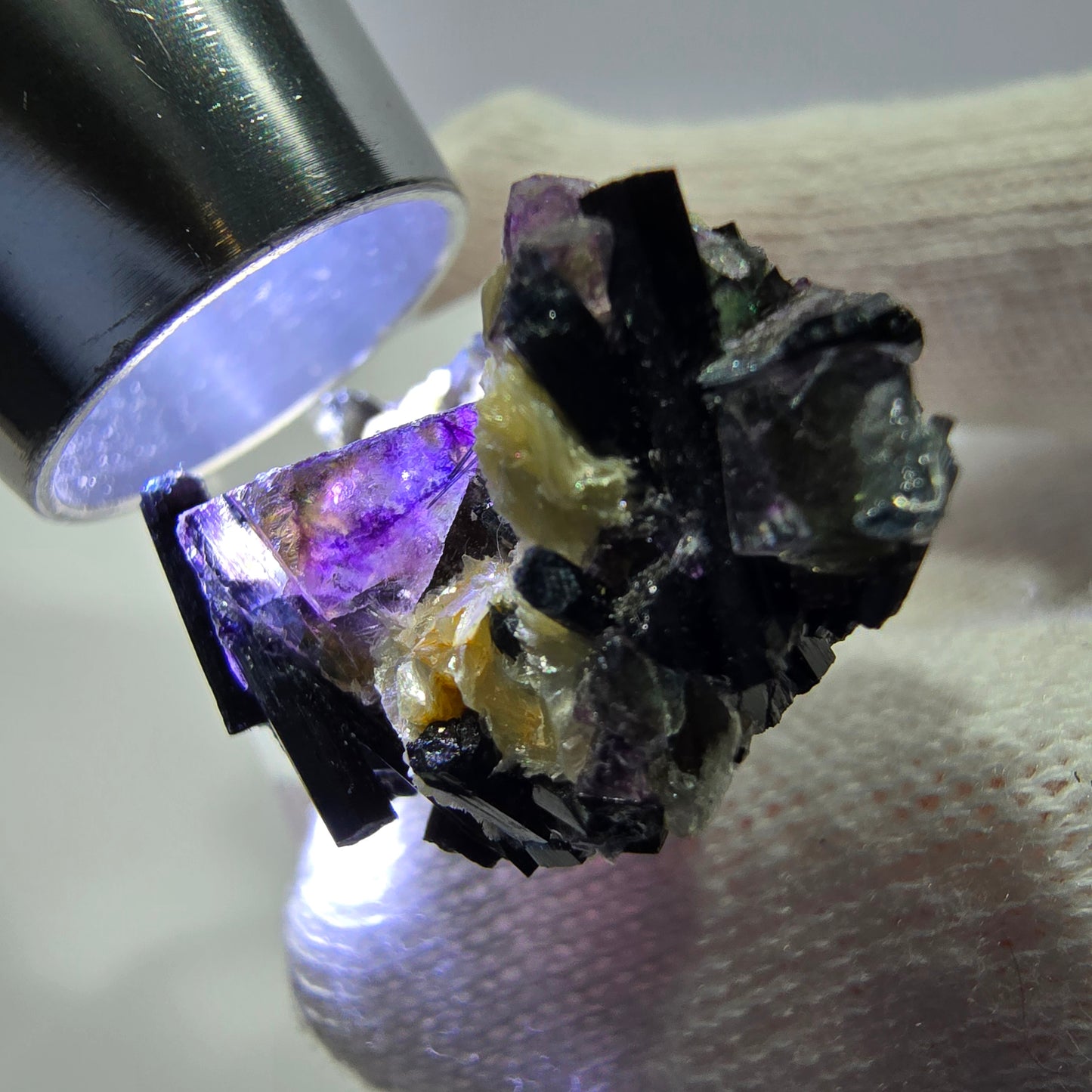 Cubes de fluorite fantôme colorés, tourmaline scholle muscovite hyalite, Erongo, Namibie, 36 x 24 x 15 mm