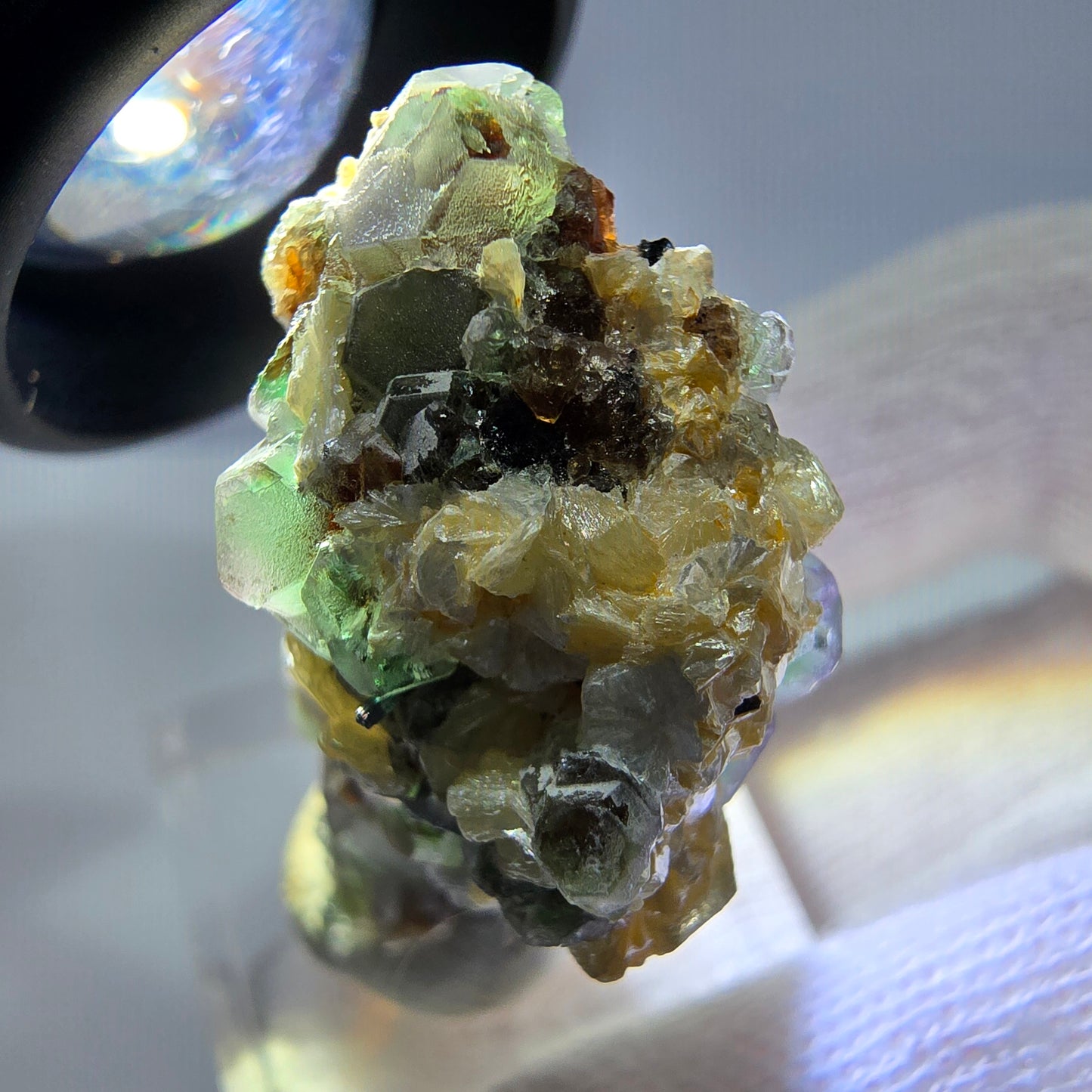 Cube de fluorite fantôme zonal, tourmaline muscovite Schörl hyalite Erongo, Namibie 39 x 24 x 12 mm