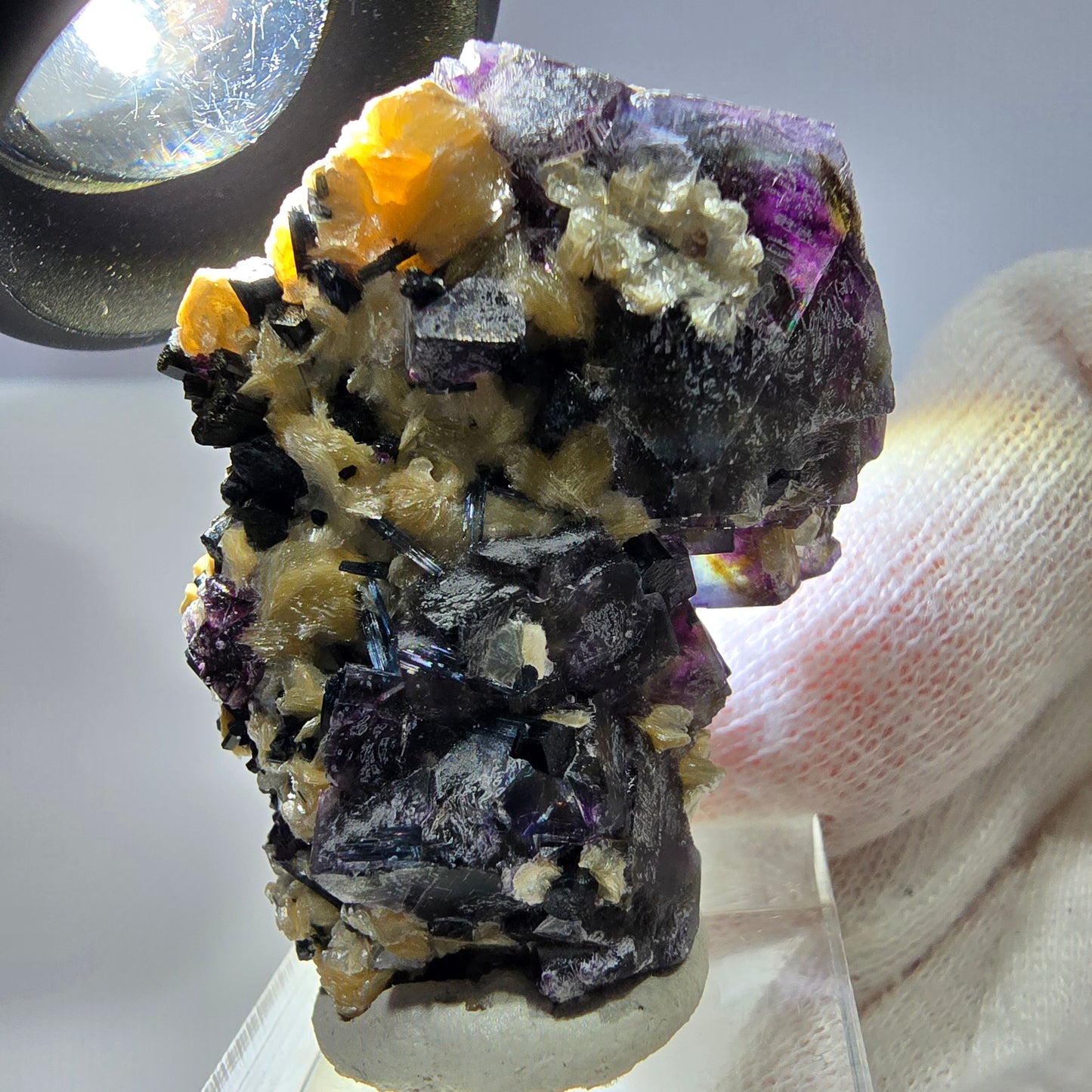 Spécimen de fluorite fantôme colorée et de tourmaline scholle muscovite, Erongo, Namibie, 44 x 29 x 22 mm