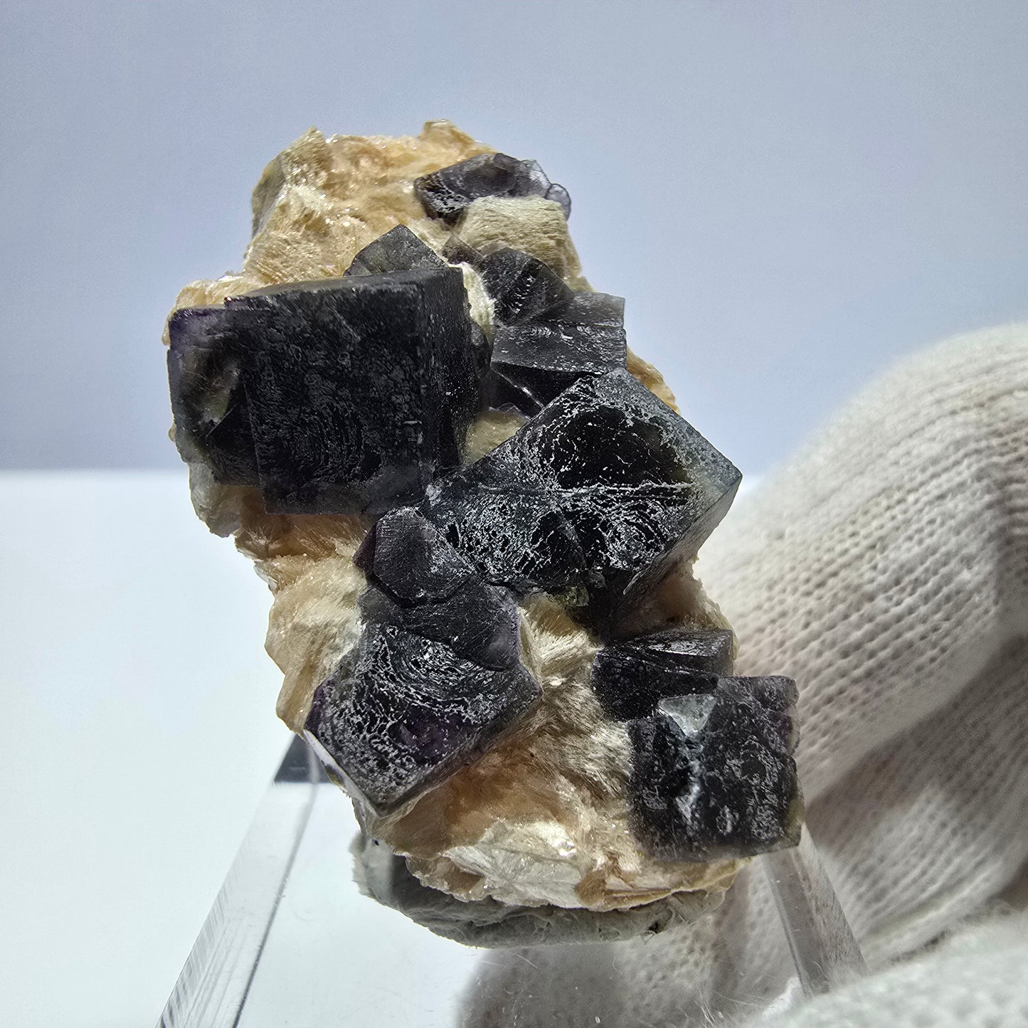 Cubes de fluorite fantôme colorés, spécimen de muscovite, Erongo, Namibie, 43 x 23 x 21 mm