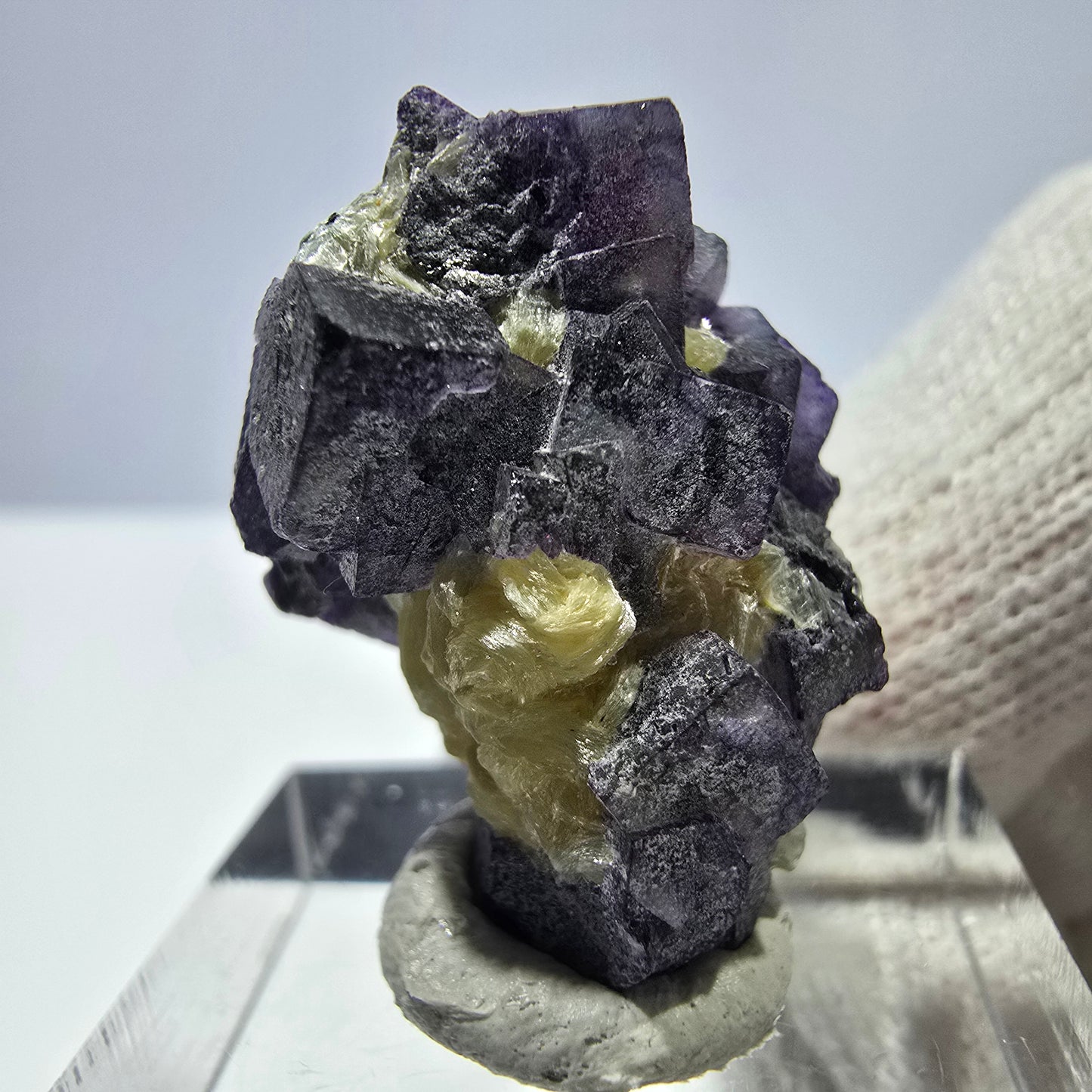 Cubes de fluorite fantôme colorés, spécimen de muscovite, Erongo, Namibie, 26 x 19 x 15 mm