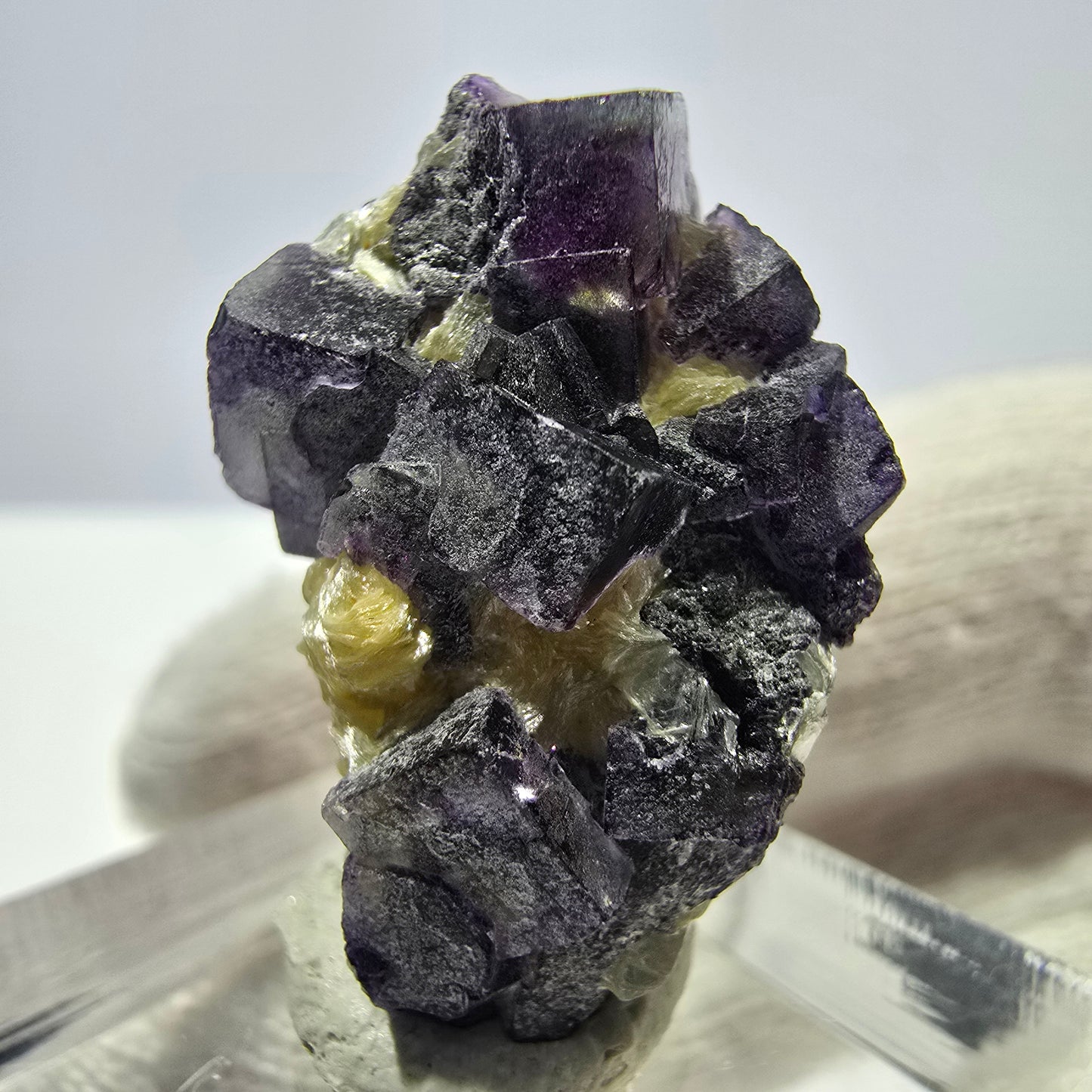 Cubes de fluorite fantôme colorés, spécimen de muscovite, Erongo, Namibie, 26 x 19 x 15 mm
