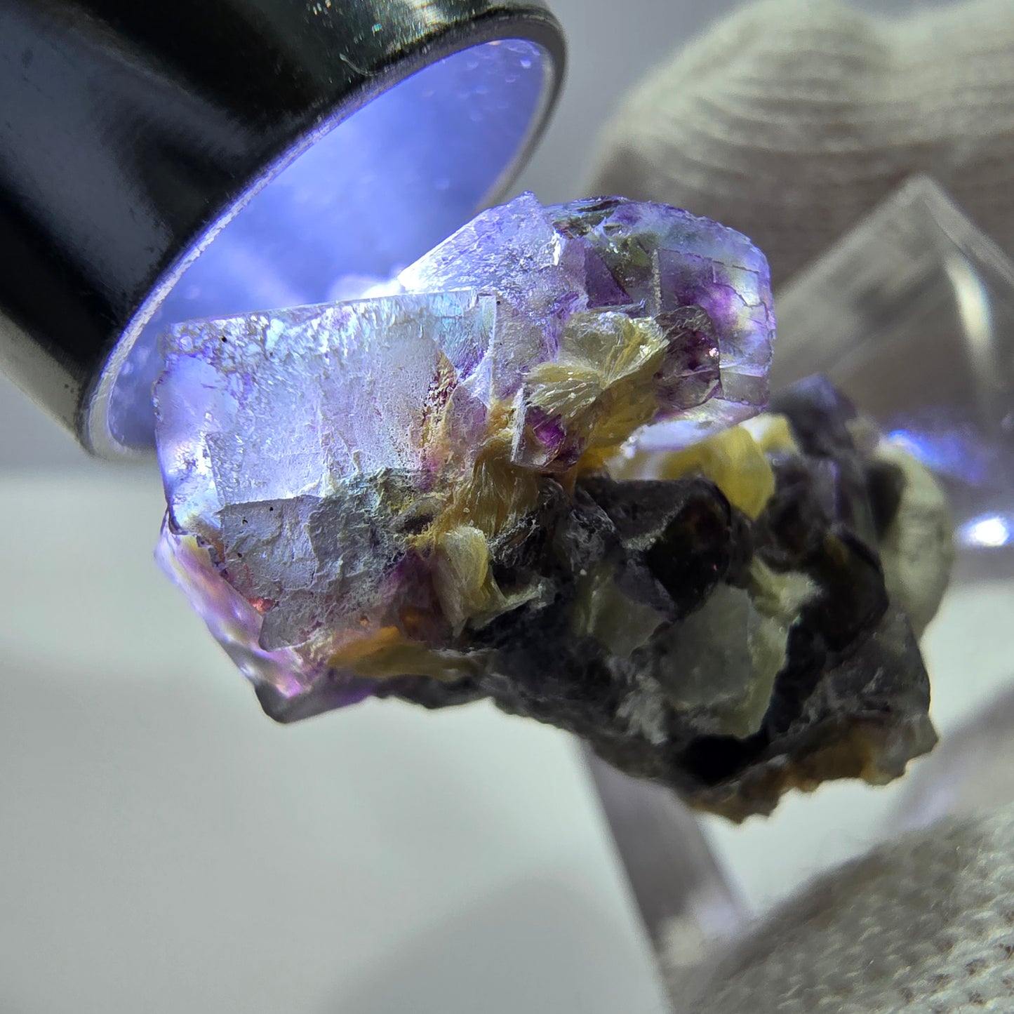 Cubes de fluorite fantôme colorés, spécimen de muscovite, Erongo, Namibie, 28 x 20 x 20 mm