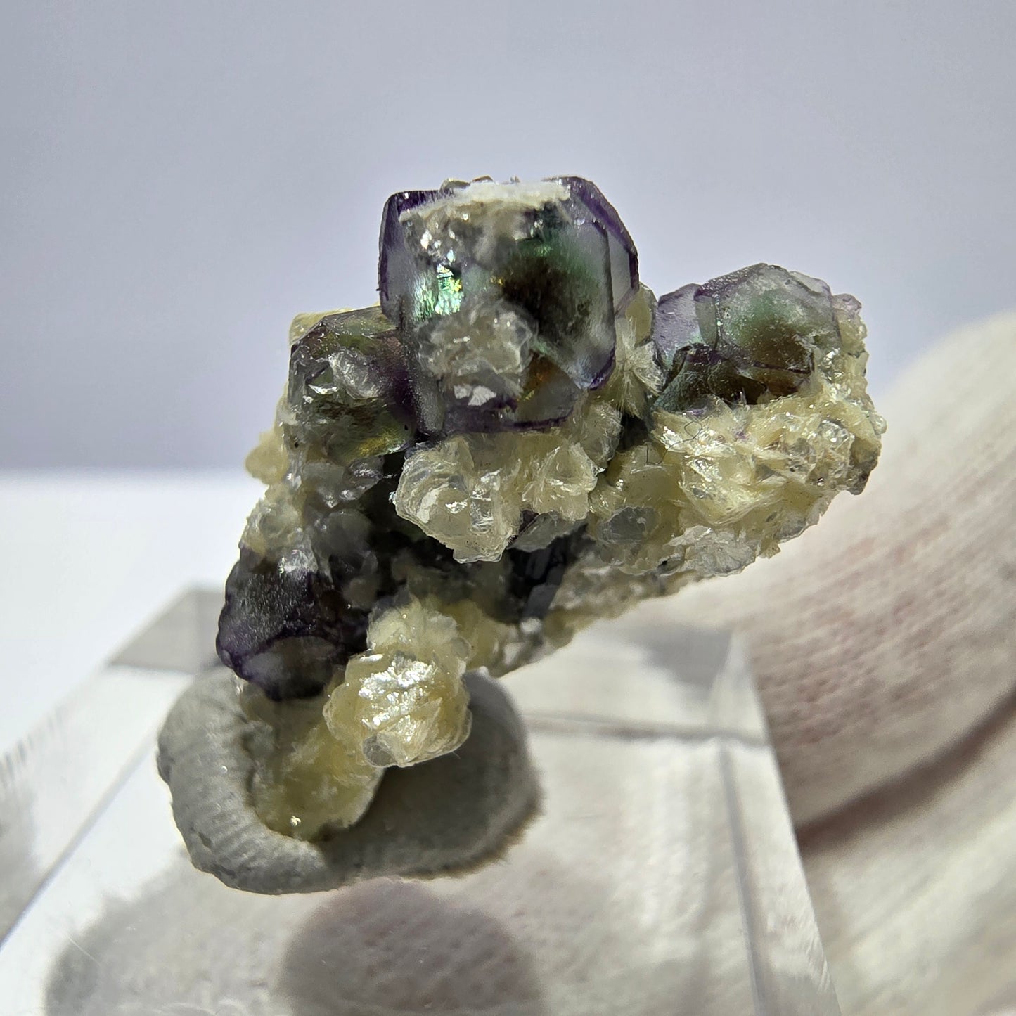 Cubes de fluorite fantôme colorés, muscovite, tourmaline Schorl, hyalite Erongo, Namibie 23 x 15 x 16 mm