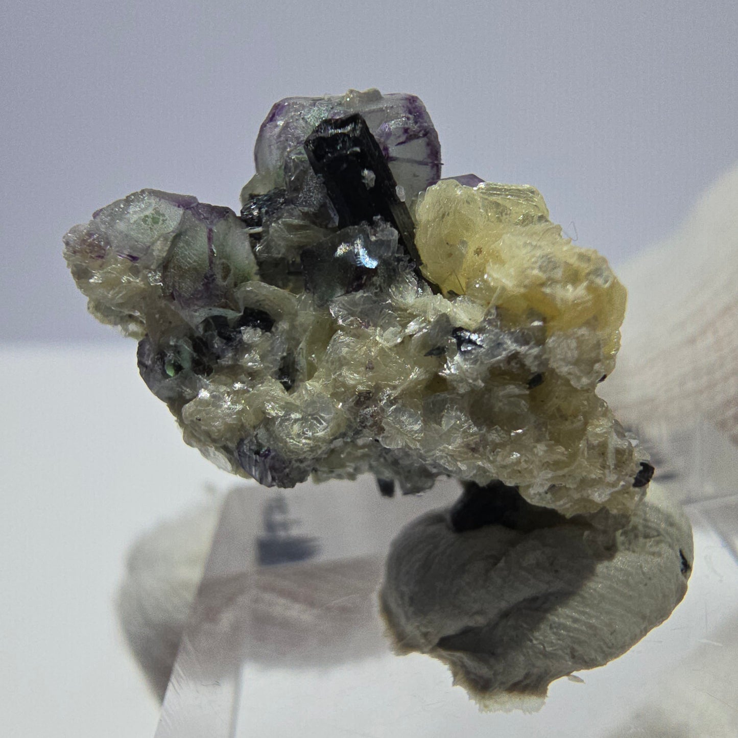 Cubes de fluorite fantôme colorés, muscovite, tourmaline Schorl, hyalite Erongo, Namibie 23 x 15 x 16 mm