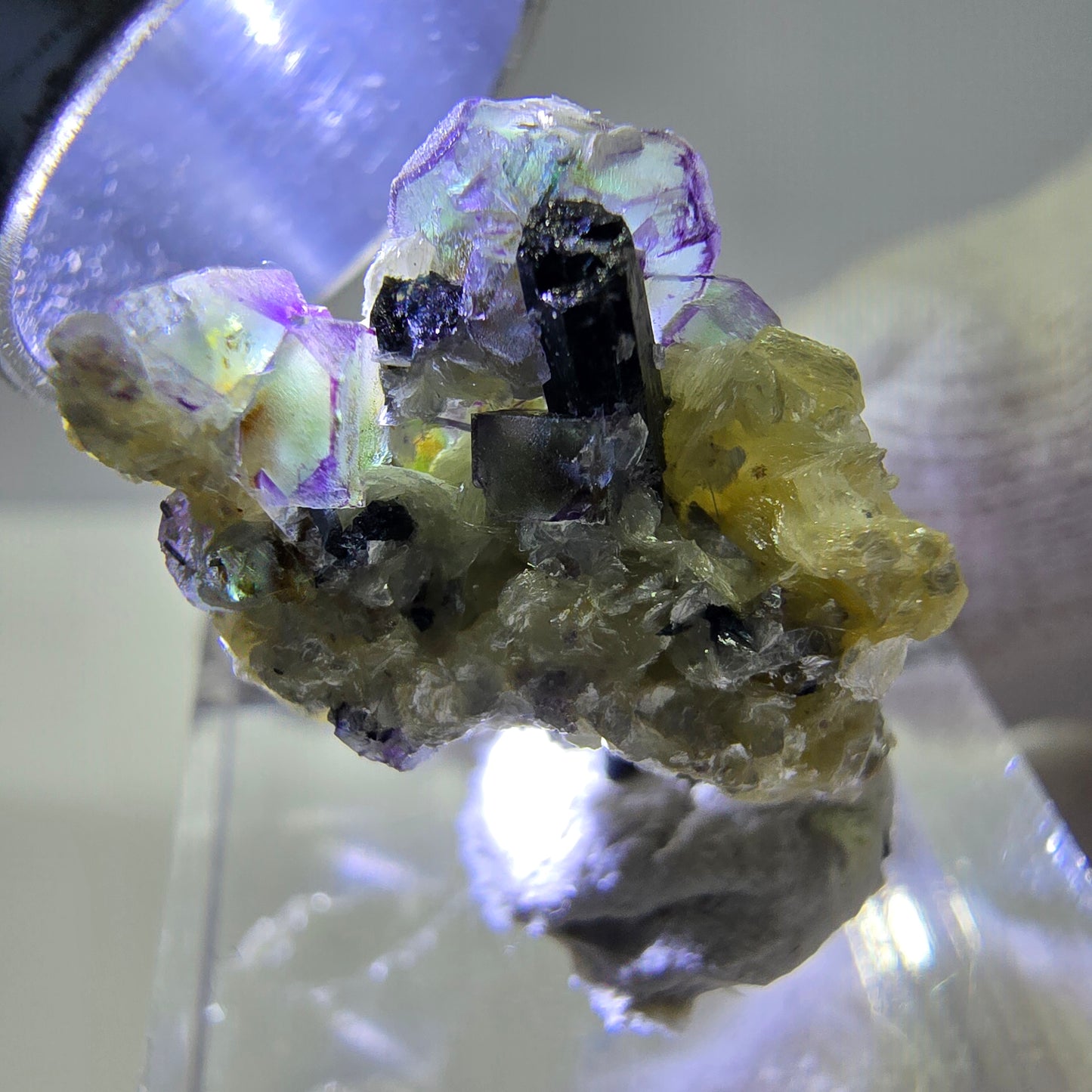 Cubes de fluorite fantôme colorés, muscovite, tourmaline Schorl, hyalite Erongo, Namibie 23 x 15 x 16 mm