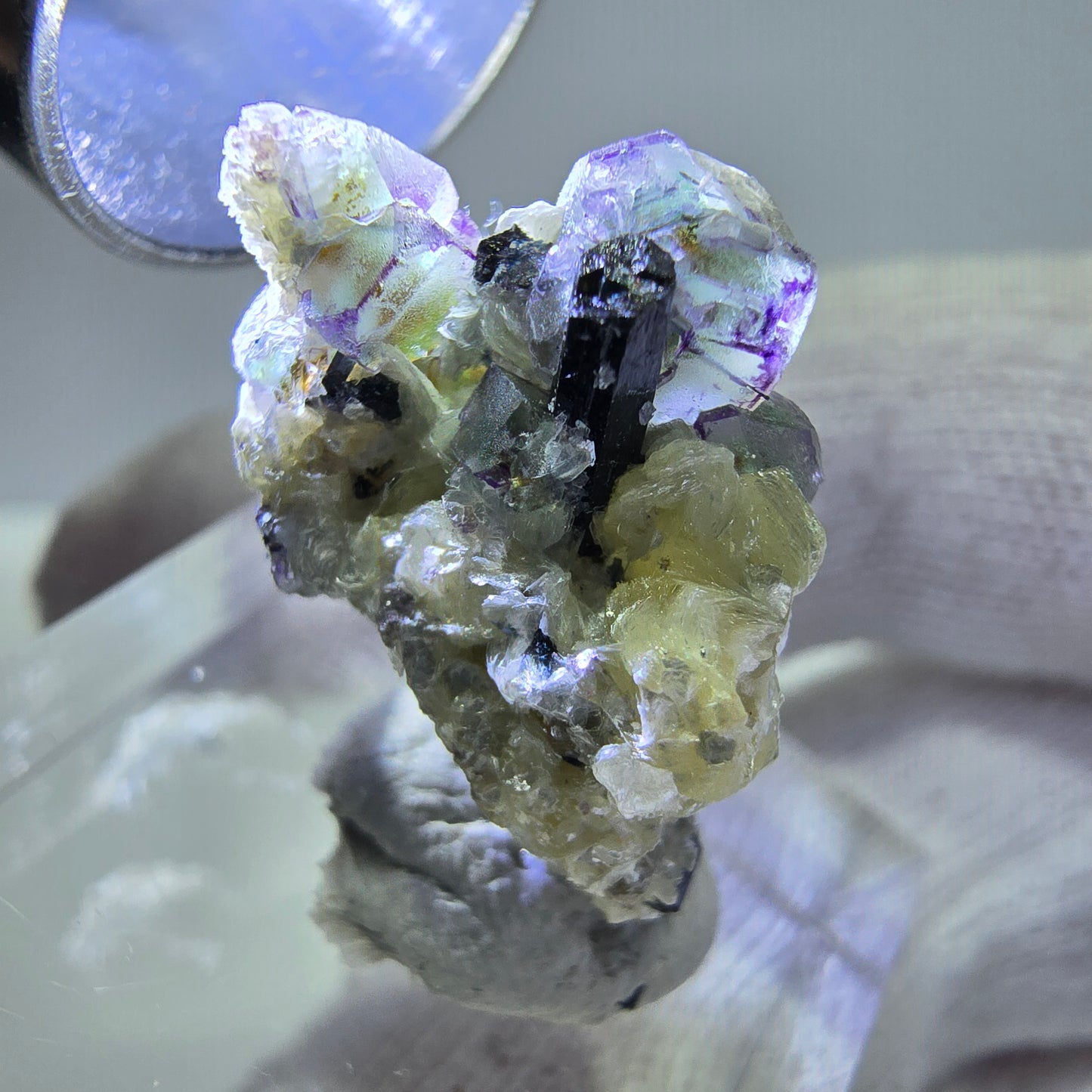 Cubes de fluorite fantôme colorés, muscovite, tourmaline Schorl, hyalite Erongo, Namibie 23 x 15 x 16 mm