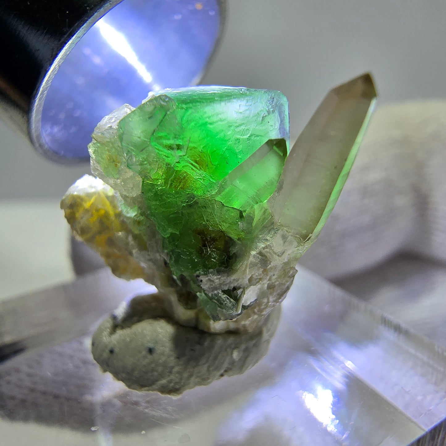 Cube de fluorite fantôme zonal, quartz fumé, spécimen de muscovite, Erongo, Namibie, 19 x 15 x 12 mm