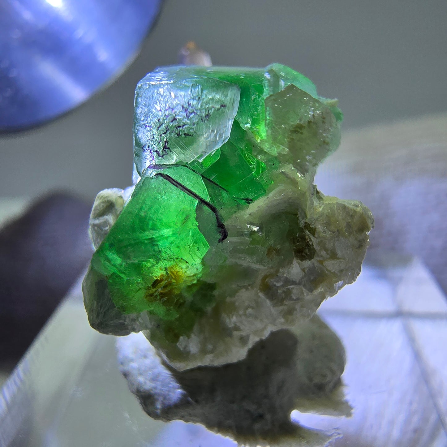 Cube de fluorite fantôme zonal, quartz fumé, spécimen de muscovite, Erongo, Namibie, 19 x 15 x 12 mm