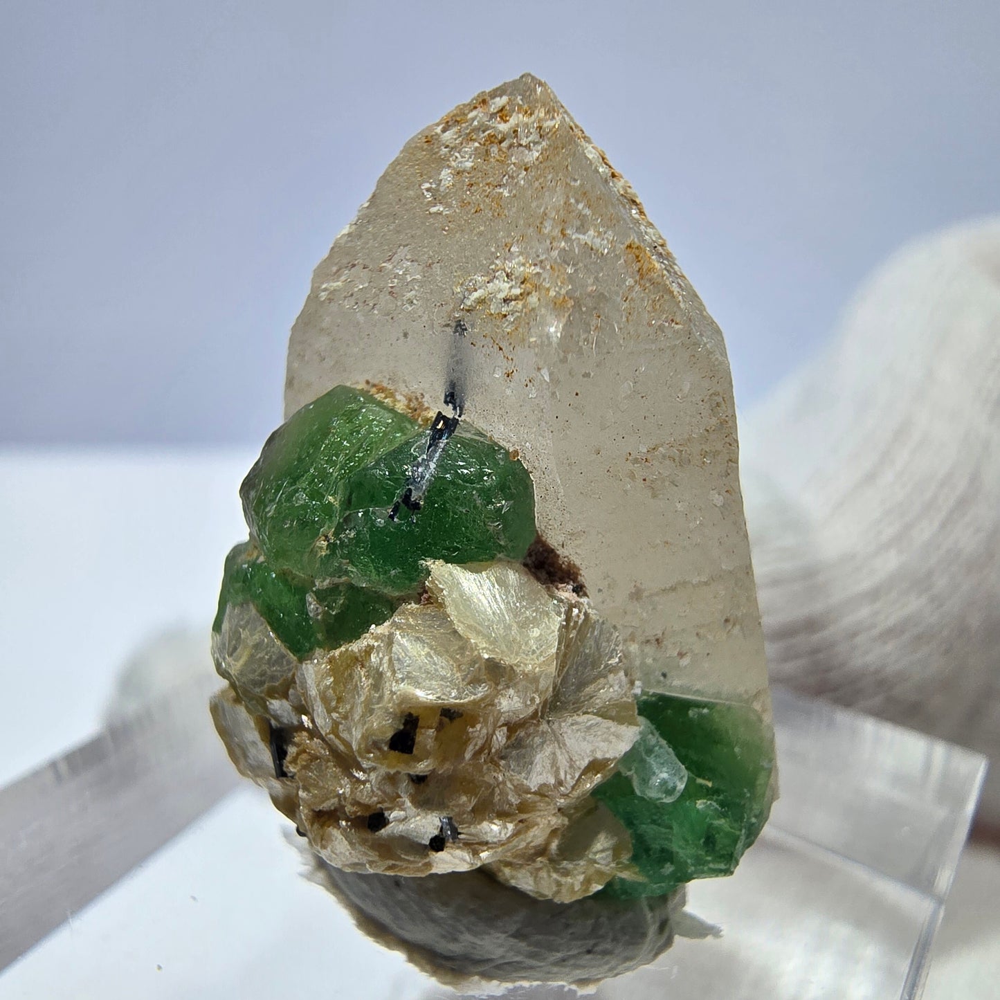 Fluorite fantôme, quartz fumé, hyalite, tourmaline de Schörl, muscovite, Erongo, Namibie, 23 x 19 x 15 mm