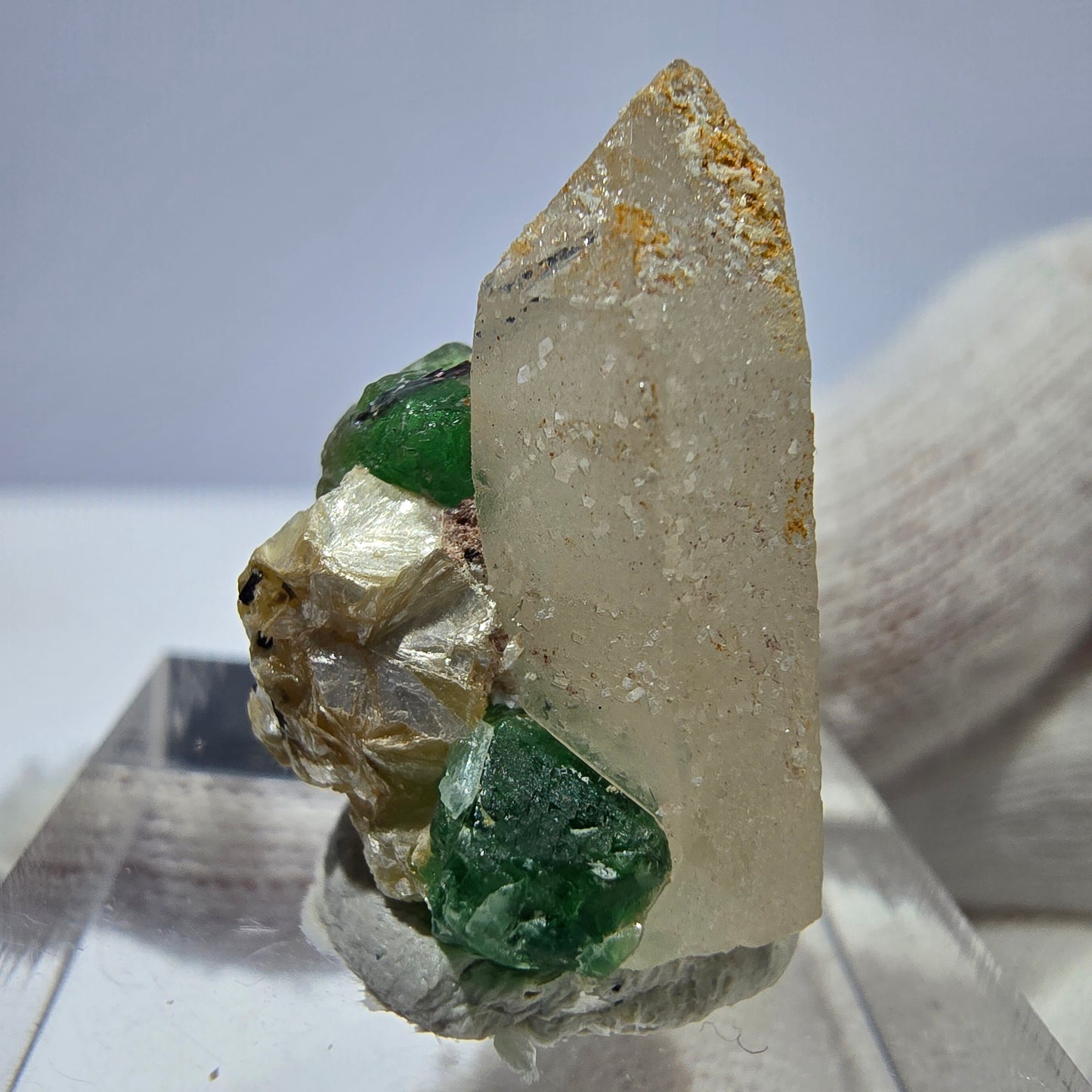 Fluorite fantôme, quartz fumé, hyalite, tourmaline de Schörl, muscovite, Erongo, Namibie, 23 x 19 x 15 mm