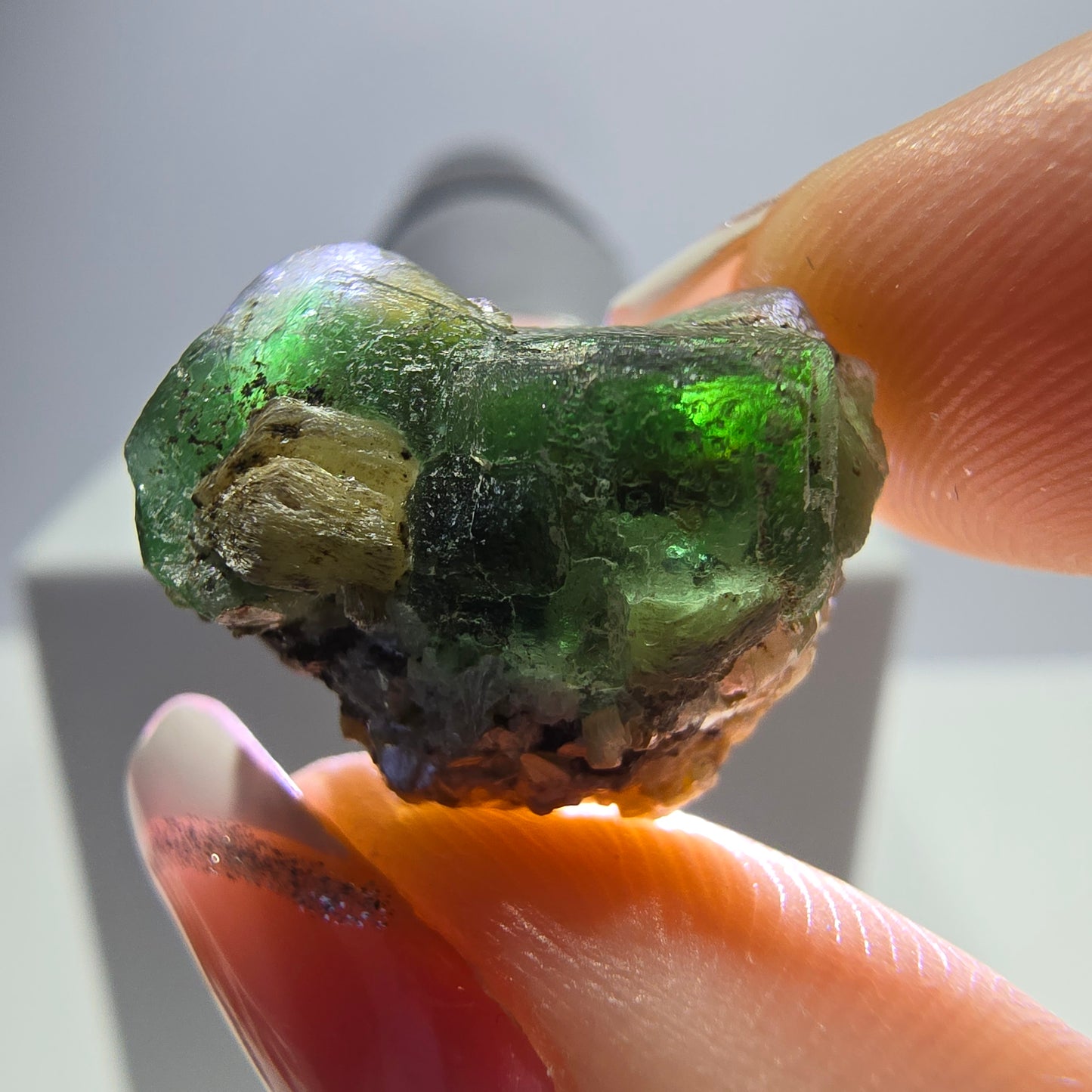Lot de 16 marches en fluorite fantôme, hyalite, tourmaline Schörl, muscovite, Erongo, Namibie