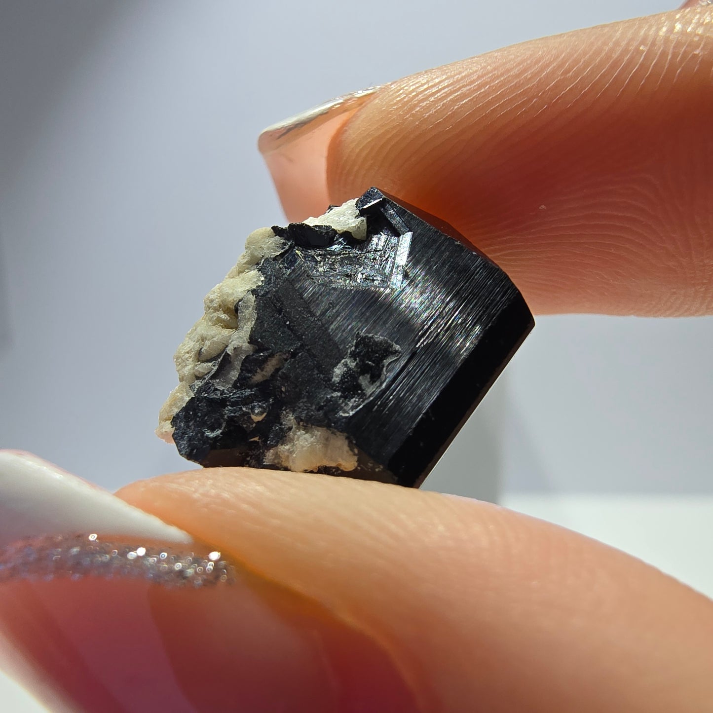 Lot de 16 fluorites fantômes, hyalites, tourmalines Schörl, muscovites, Erongo, Namibie
