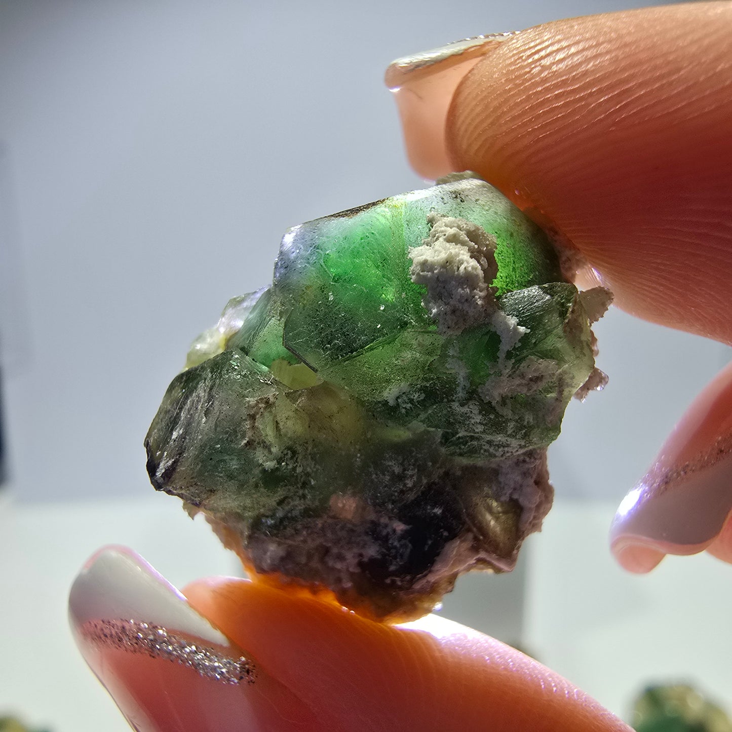 Lot de 16 fluorites fantômes, hyalites, tourmalines Schörl, muscovites, marches d'Erongo, Namibie