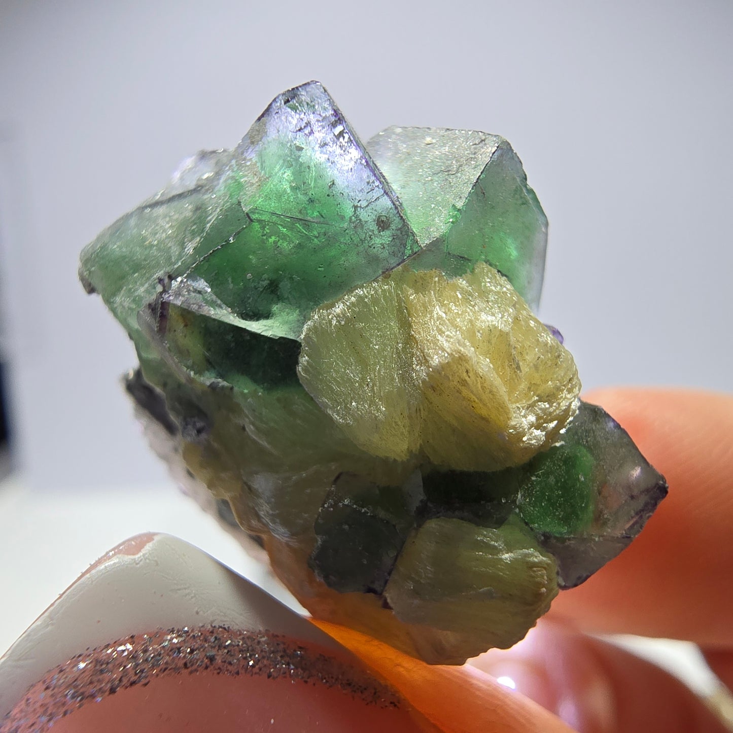 Lot de 16 fluorites fantômes, hyalites, tourmalines Schörl, muscovites, marches d'Erongo, Namibie
