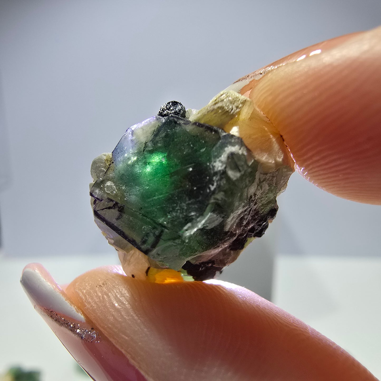 Lot de 16 fluorites fantômes, hyalites, tourmalines Schörl, muscovites, marches d'Erongo, Namibie