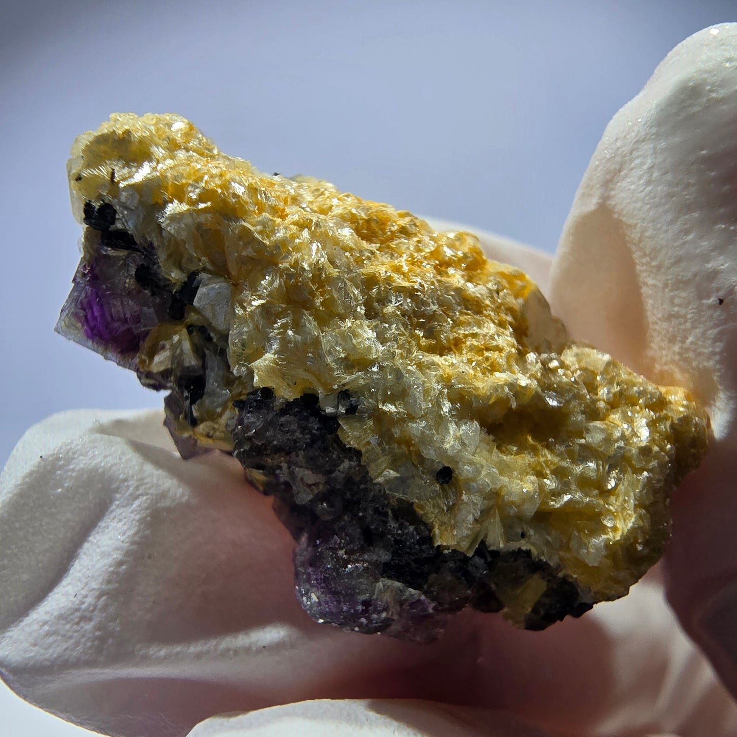 Cubes de fluorite fantôme colorés, spécimen de muscovite, Erongo, Namibie, 27 x 16 x 13 mm