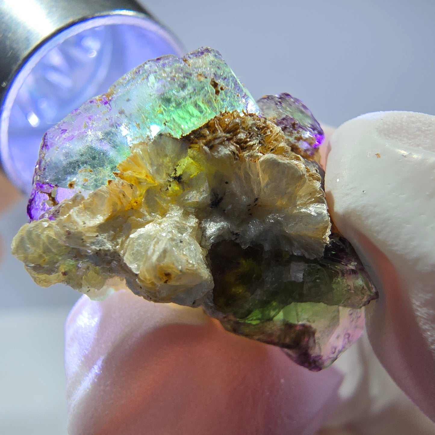 Cube de fluorite fantôme, zonal, spécimen de muscovite, Erongo, Namibie, 24 x 17 x 12 mm
