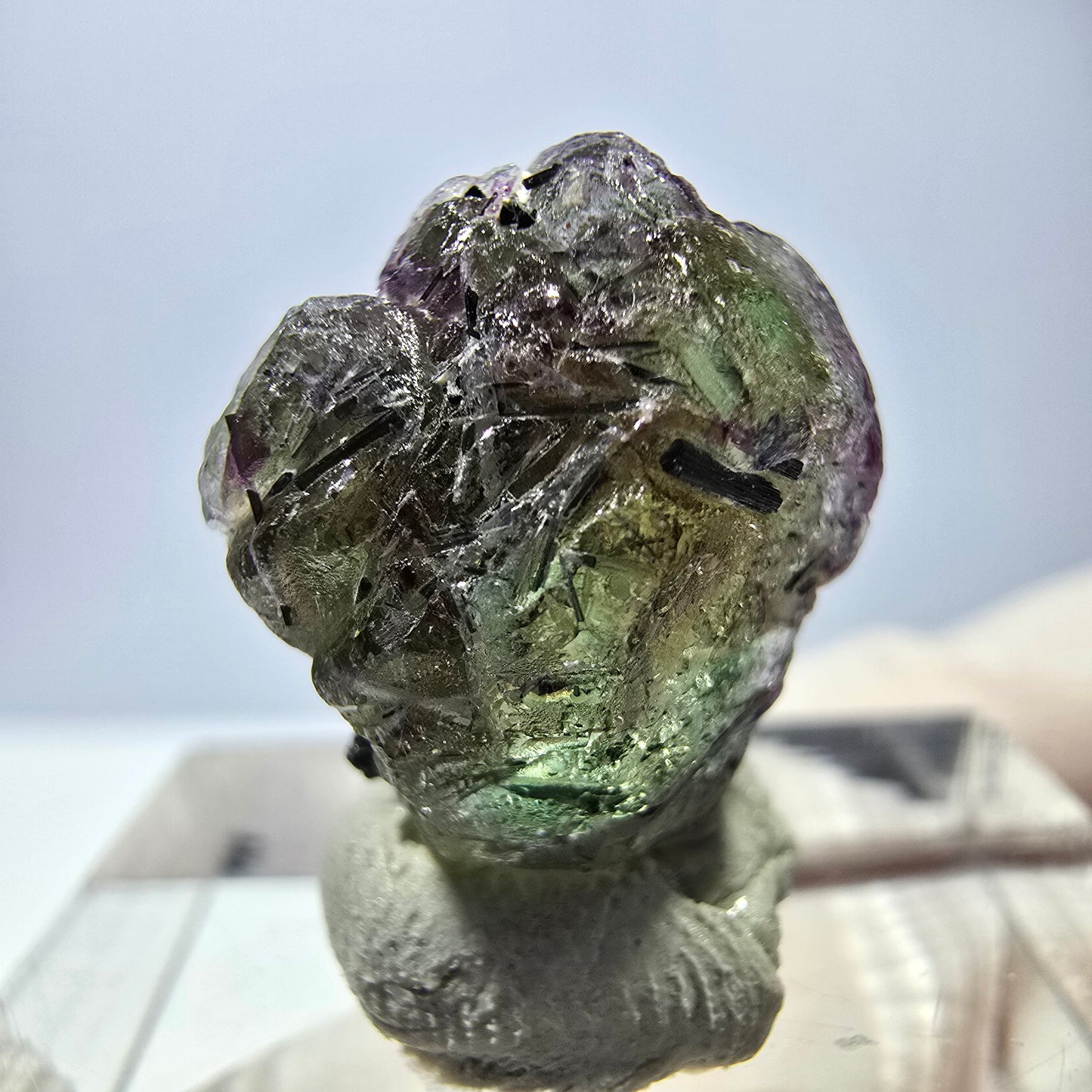 Fluorite fantôme colorée, Spécimen de tourmaline muscovite Schorl, Erongo, Namibie, 15 x 14 x 13 mm