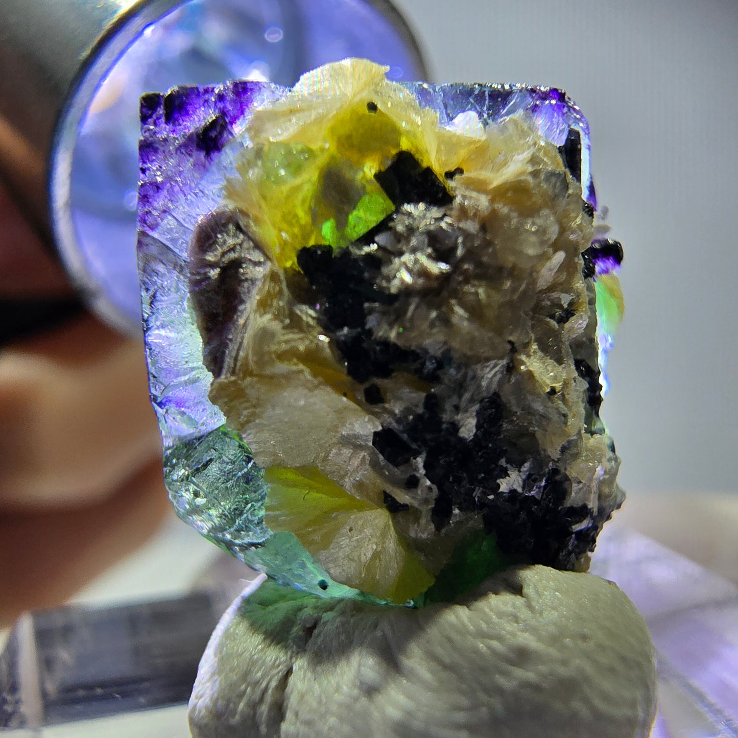 Cube de fluorite fantôme, zonal, muscovite, tourmaline Schorl, Erongo, Namibie, 17 x 14 x 12 mm