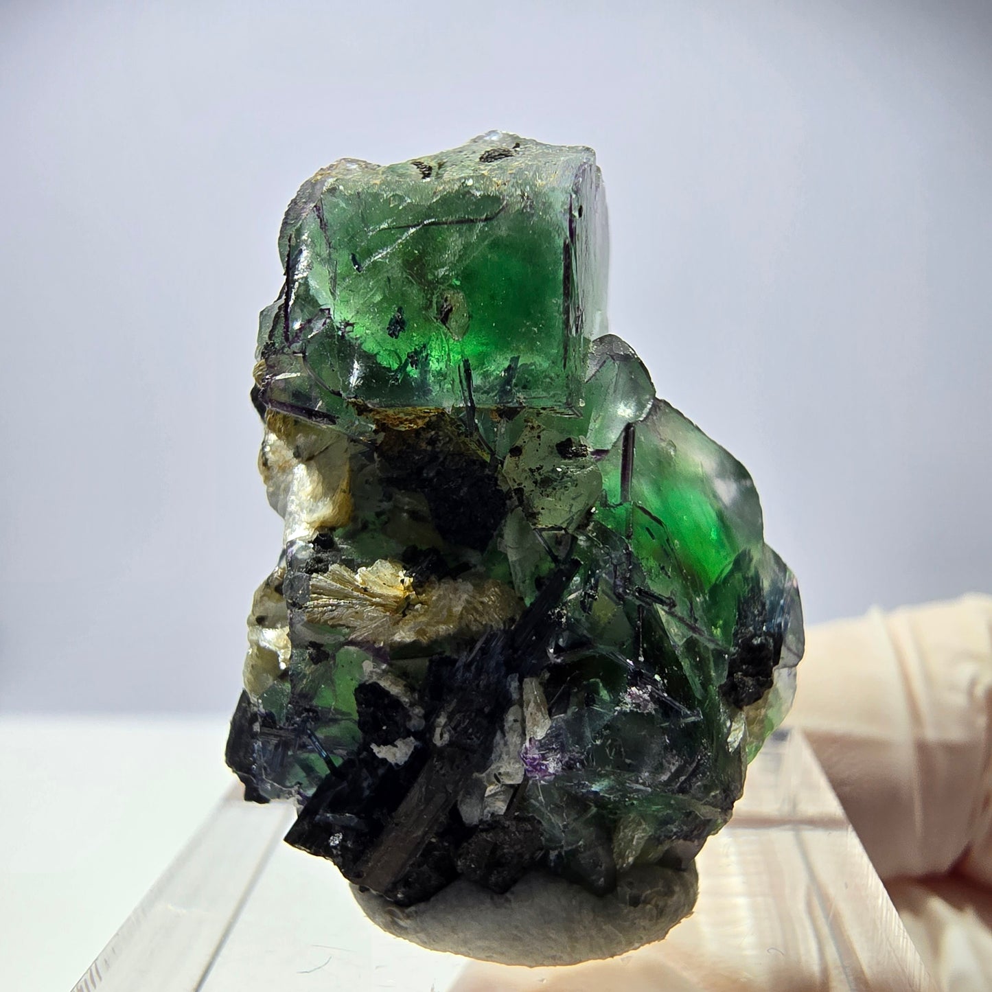 Cube de fluorite fantôme, zonal, muscovite, spécimen de tourmaline Schorl, Erongo, Namibie, 30 x 25 x 15 mm
