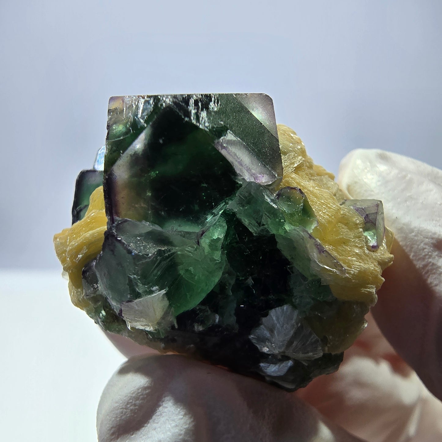 Cube de fluorite fantôme, muscovite et tourmaline Schorl, spécimen d'Erongo, Namibie, 27 x 25 x 25 mm