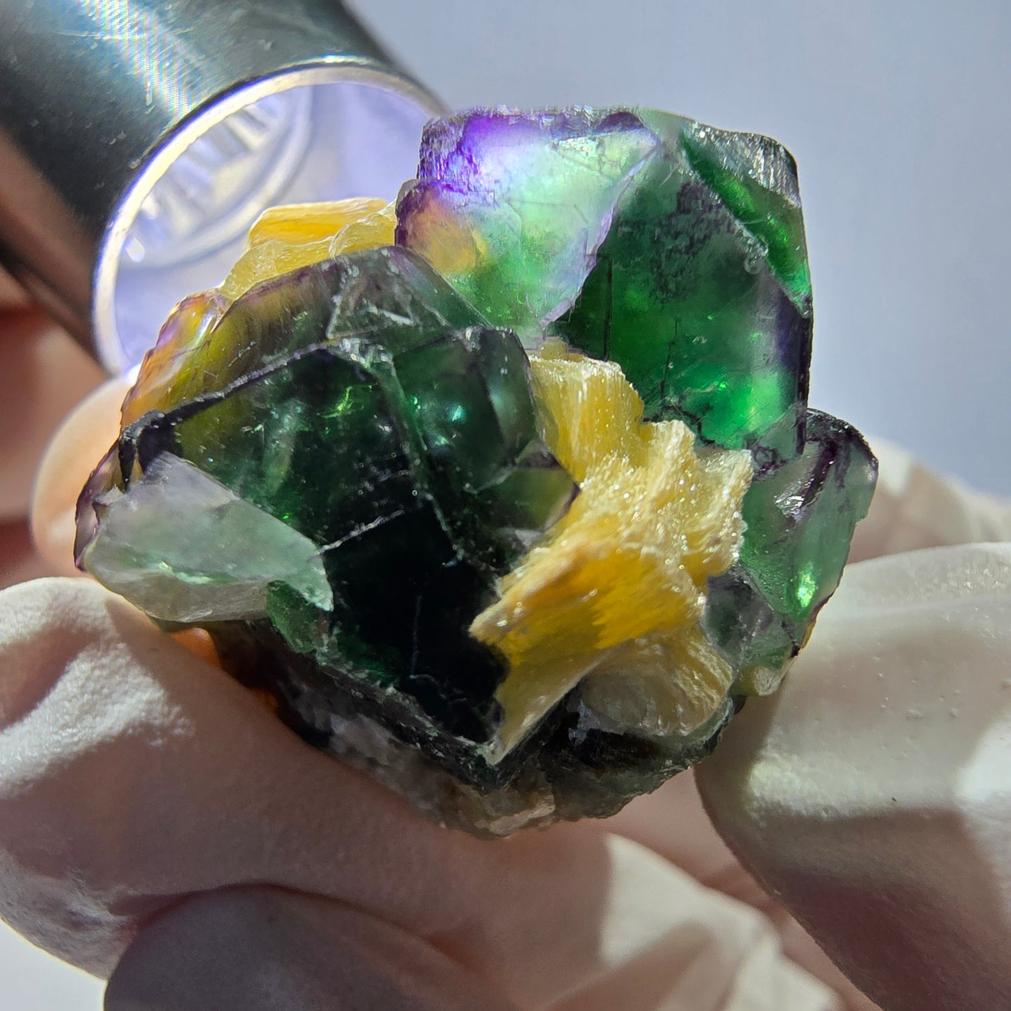 Cube de fluorite fantôme, muscovite et tourmaline Schorl, spécimen d'Erongo, Namibie, 27 x 25 x 25 mm