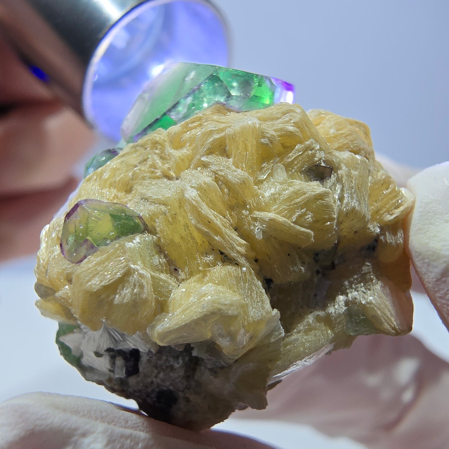 Cube de fluorite fantôme, muscovite et tourmaline Schorl, spécimen d'Erongo, Namibie, 27 x 25 x 25 mm