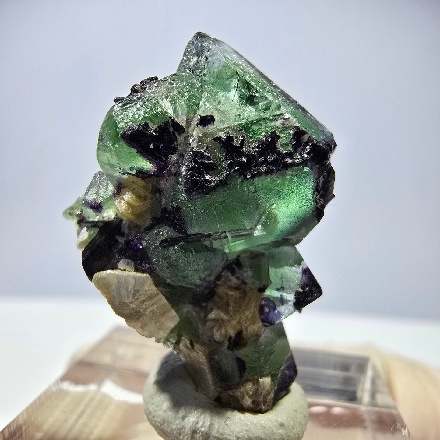 Cube de fluorite fantôme, zonal, muscovite, spécimen de tourmaline Schorl, Erongo, Namibie, 29 x 21 x 14 mm