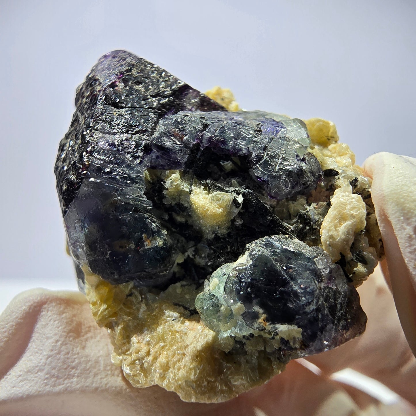 Cube de fluorite fantôme, zonal, muscovite, spécimen de tourmaline Schorl, Erongo, Namibie, 33 x 27 x 13 mm