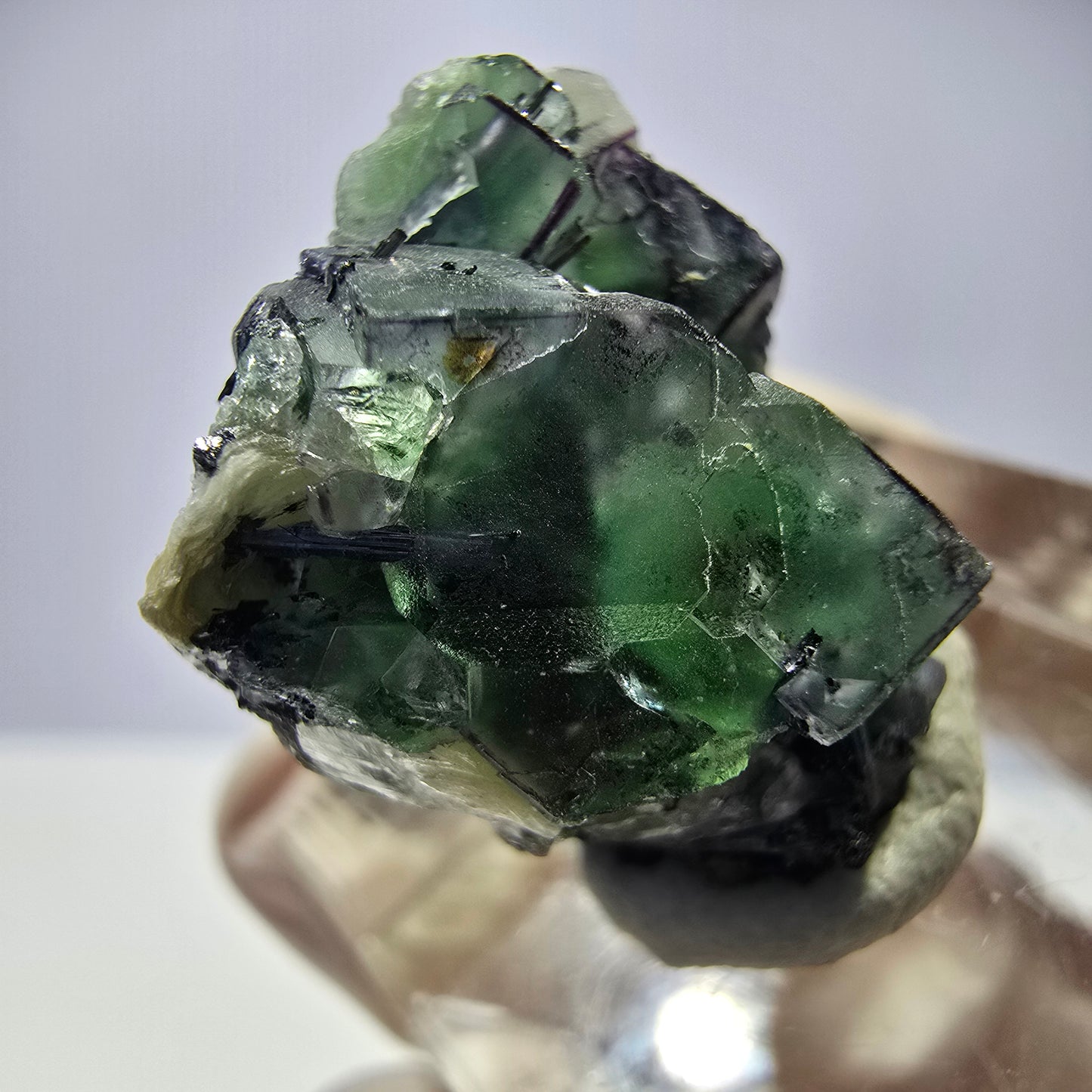 Cube de fluorite fantôme, zonal, muscovite, spécimen de tourmaline Schorl, Erongo, Namibie, 22 x 20 x 15 mm