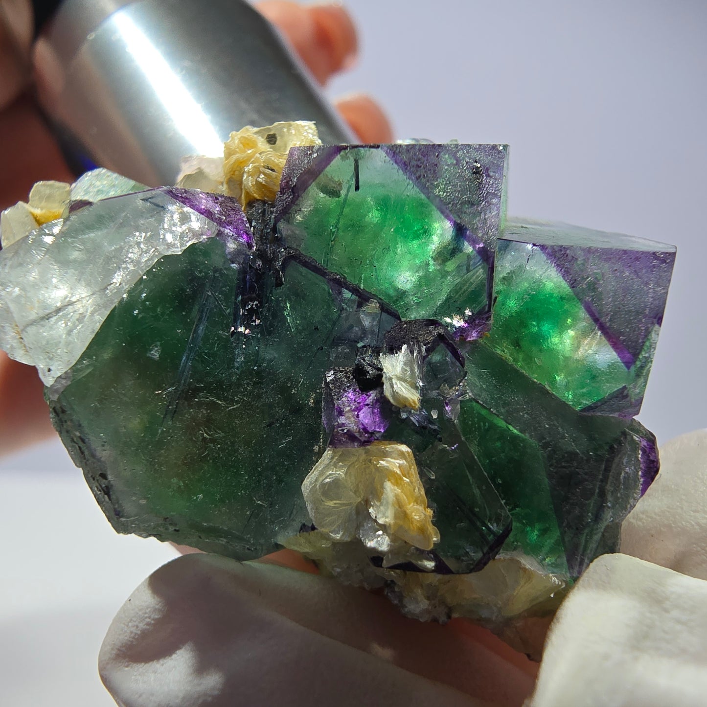 Cube de fluorite fantôme, zonal, muscovite, spécimen de tourmaline Schorl, Erongo, Namibie, 39 x 28 x 22 mm