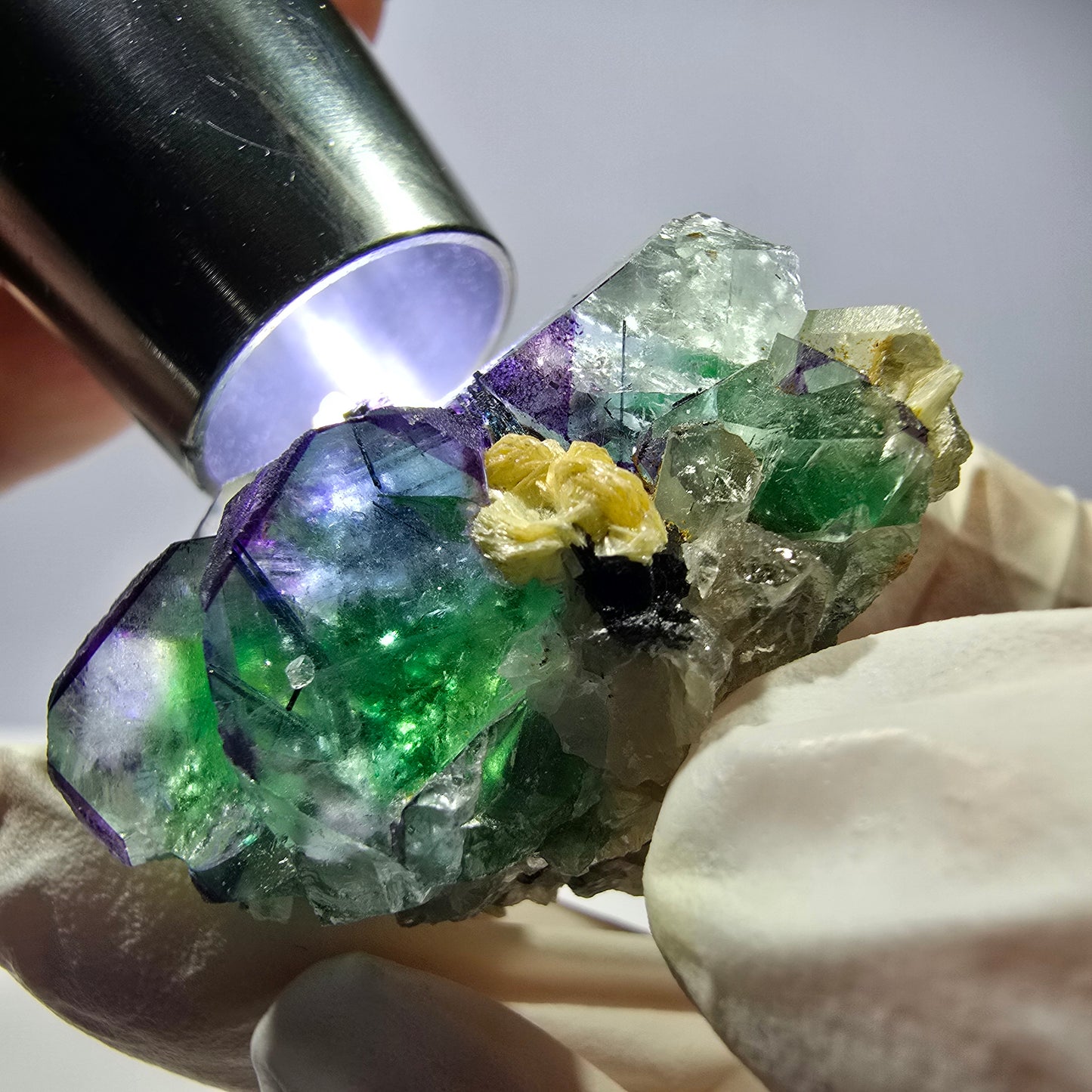 Cube de fluorite fantôme, zonal, muscovite, spécimen de tourmaline Schorl, Erongo, Namibie, 39 x 28 x 22 mm